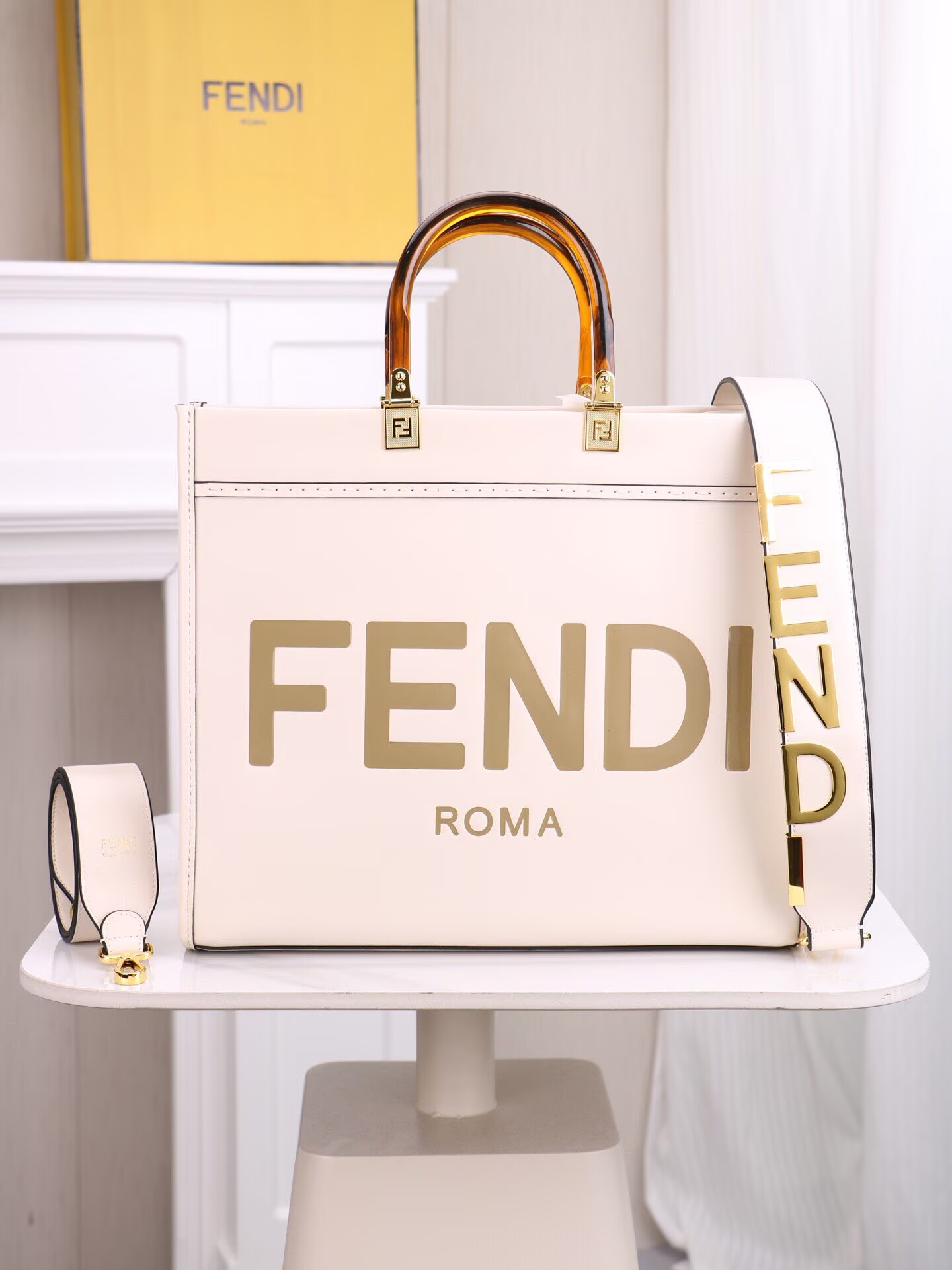 FENDI　フェンディ　サンシャイン ミディアム　shine tote　レザーショッパー　トートバッグ　手提げ　ショルダーバッグ　3色選択可 - 画像 3