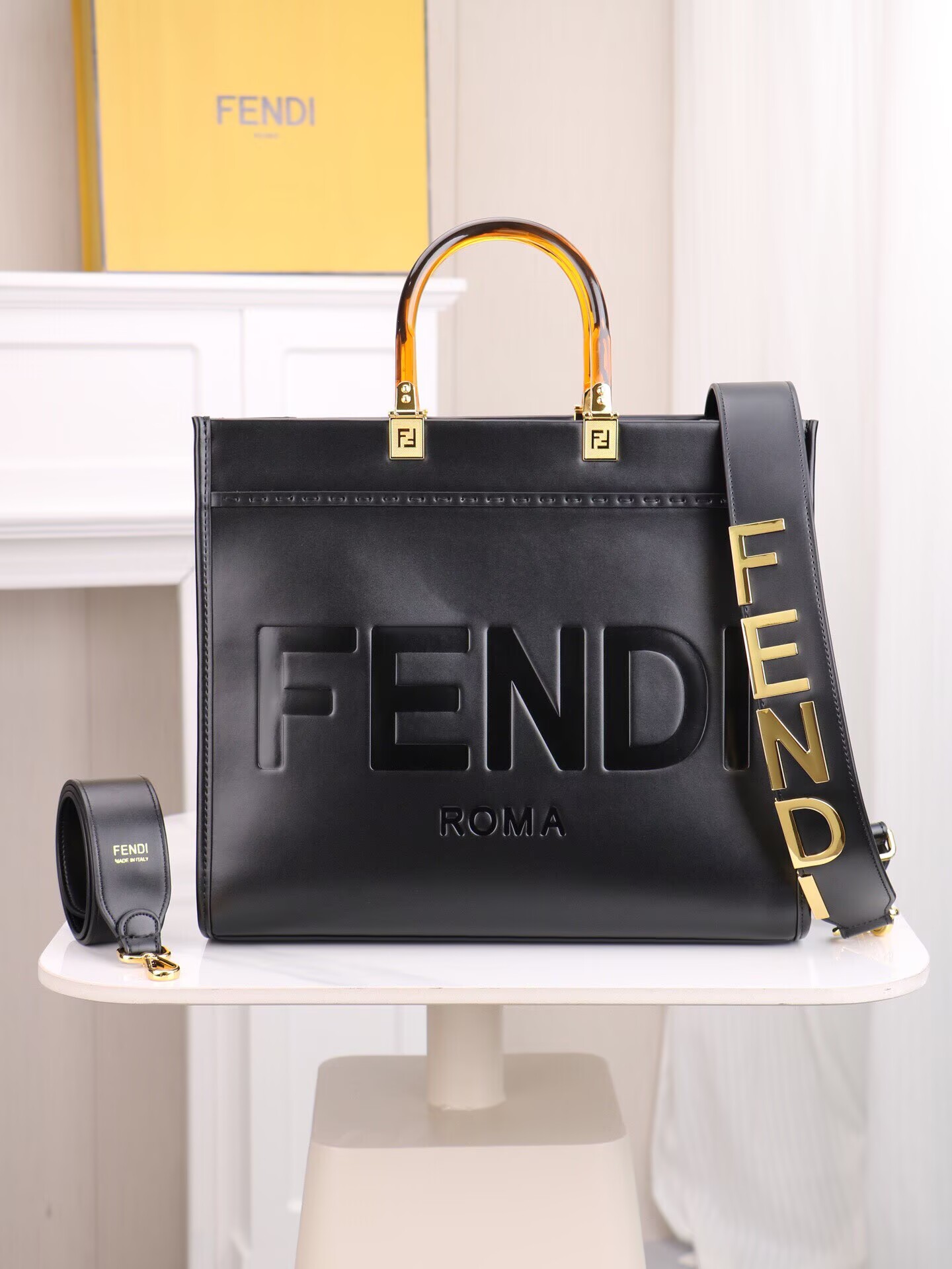 FENDI　フェンディ　サンシャイン ミディアム　shine tote　レザーショッパー　トートバッグ　手提げ　ショルダーバッグ　3色選択可 - 画像 2