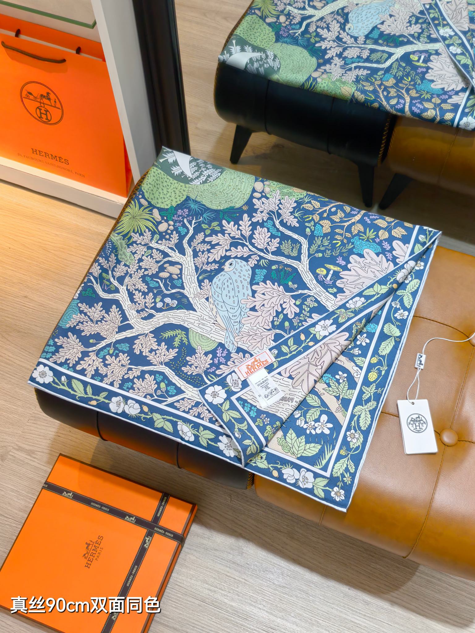 HERMES エルメス シルクスカーフ 90cm真丝双面同色 動物柄 多色展開 - 画像 2
