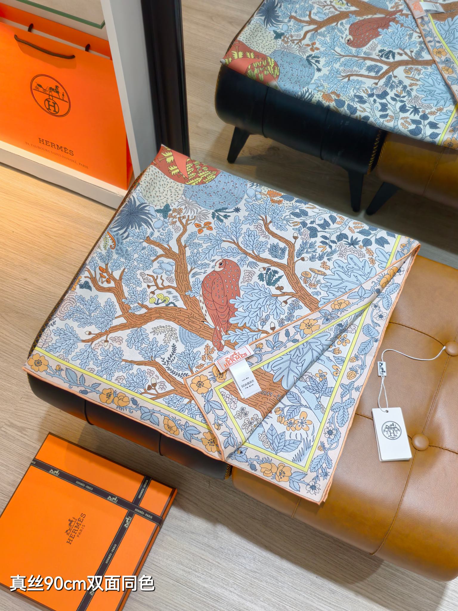 HERMES エルメス シルクスカーフ 90cm真丝双面同色 動物柄 多色展開 - 画像 4