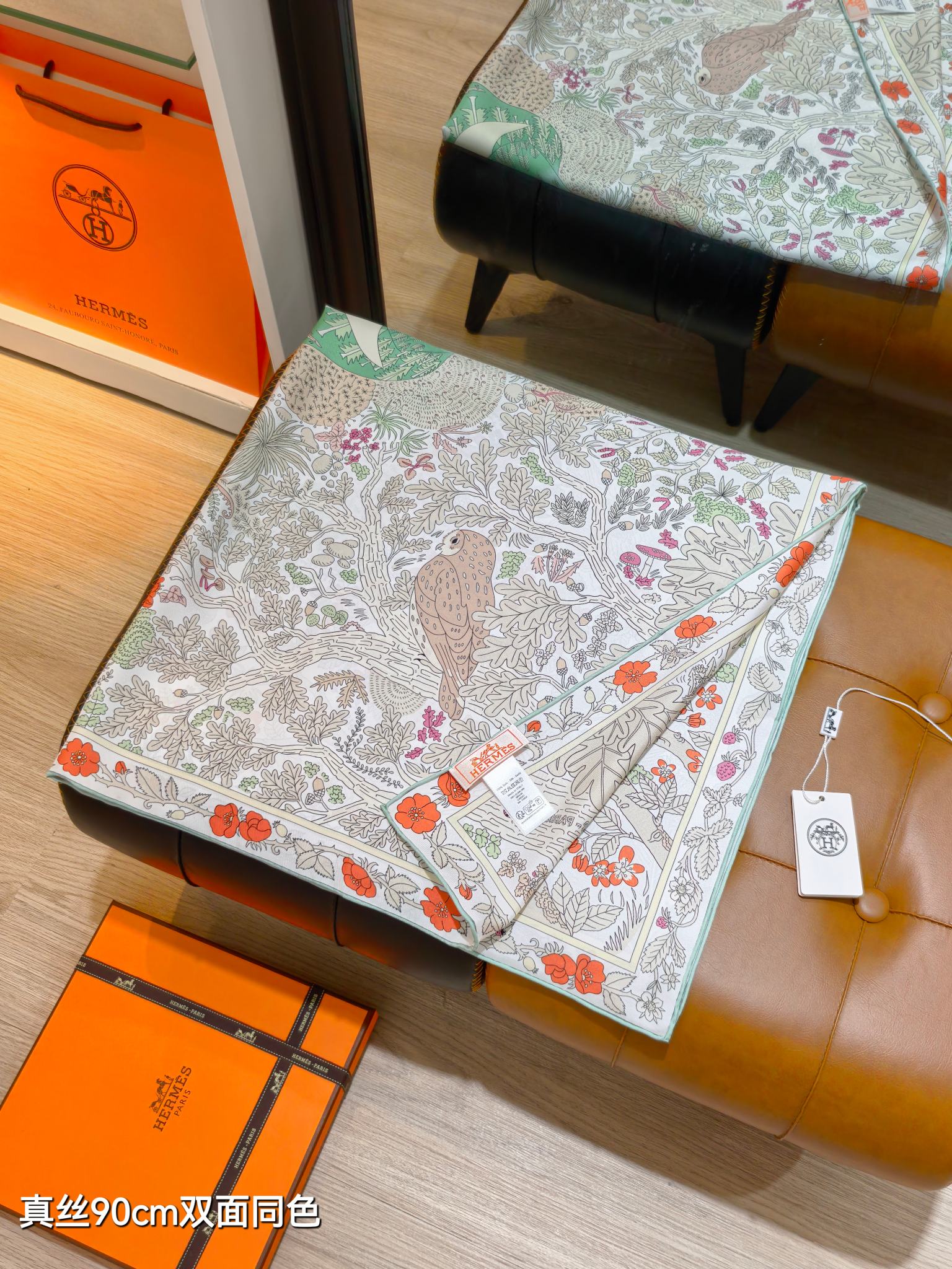 HERMES エルメス シルクスカーフ 90cm真丝双面同色 動物柄 多色展開 - 画像 6
