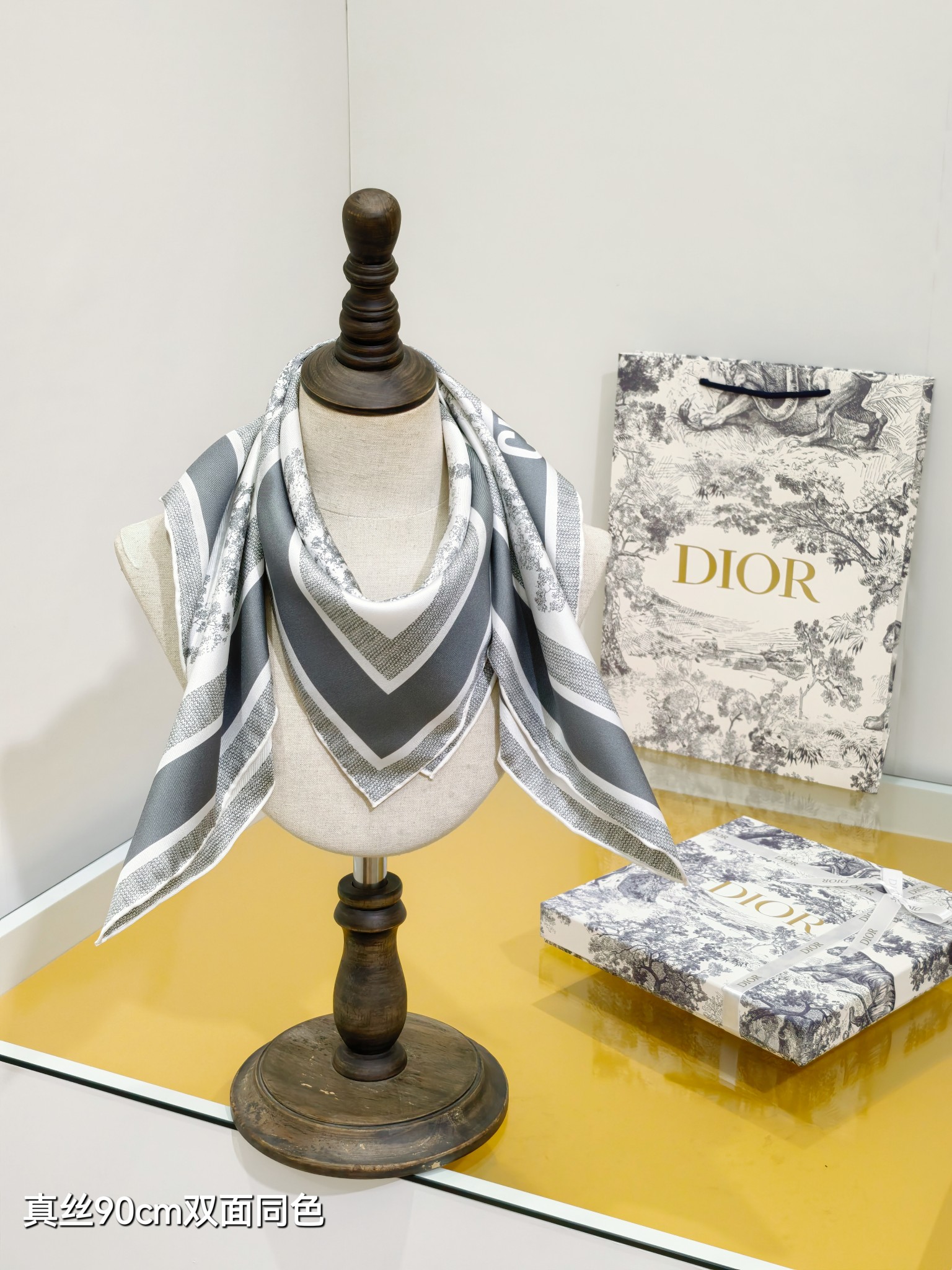 CHRISTIAN DIOR クリスチャンディオール スカーフ 真絲 90cm 動物柄 多色展開 - 画像 3