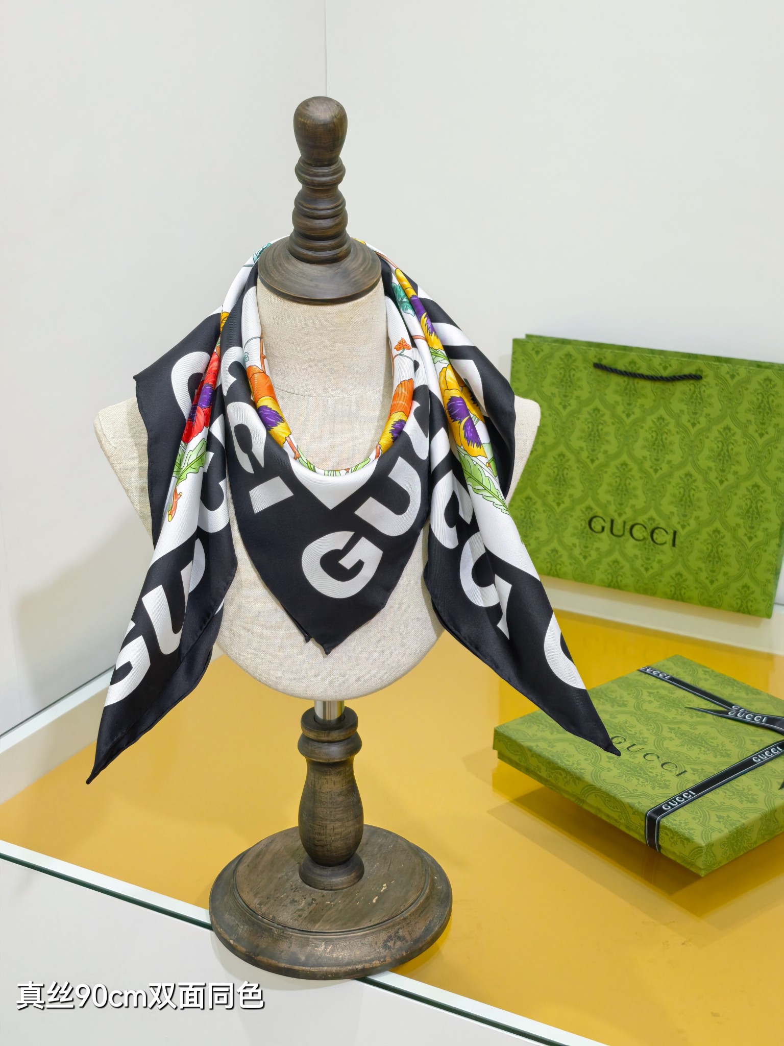 GUCCI グッチ スカーフ シルク90cm双面同色 フラワー柄 多色展開 - 画像 3