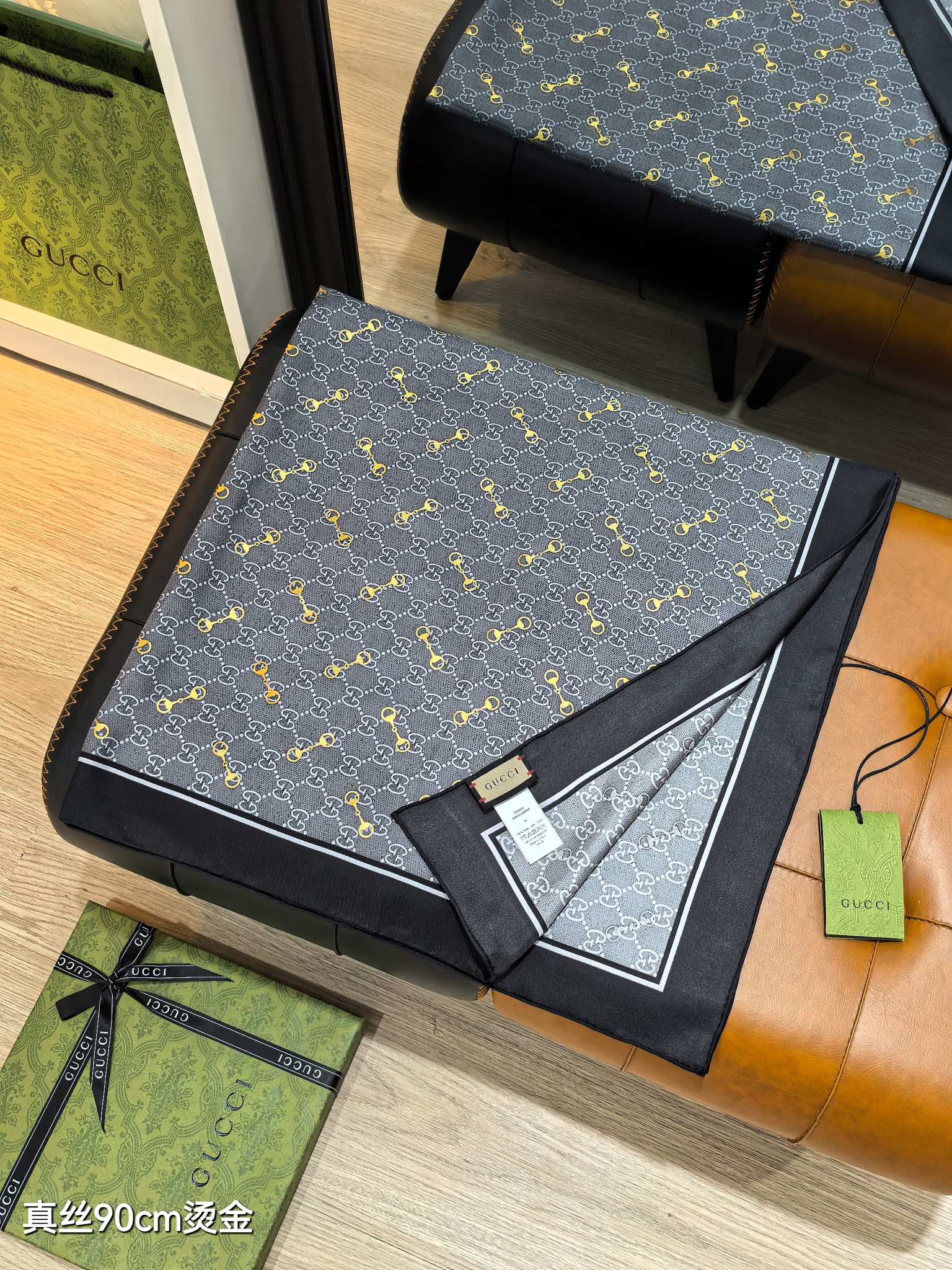GUCCI グッチ シルク90cmスクエアスカーフ グッチロゴ柄 多色展開 - 画像 2