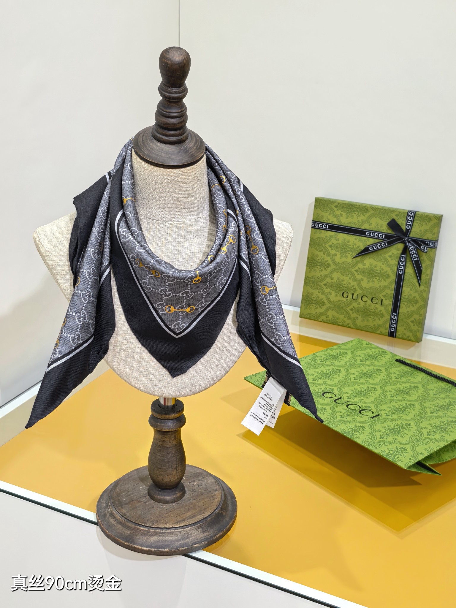 GUCCI グッチ シルク90cmスクエアスカーフ グッチロゴ柄 多色展開 - 画像 3
