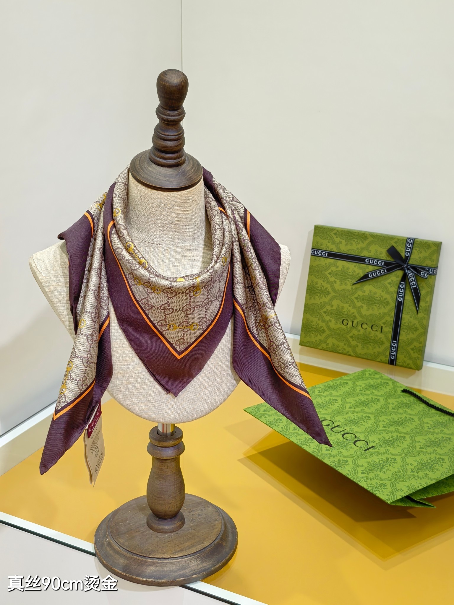 GUCCI グッチ シルク90cmスクエアスカーフ グッチロゴ柄 多色展開 - 画像 6
