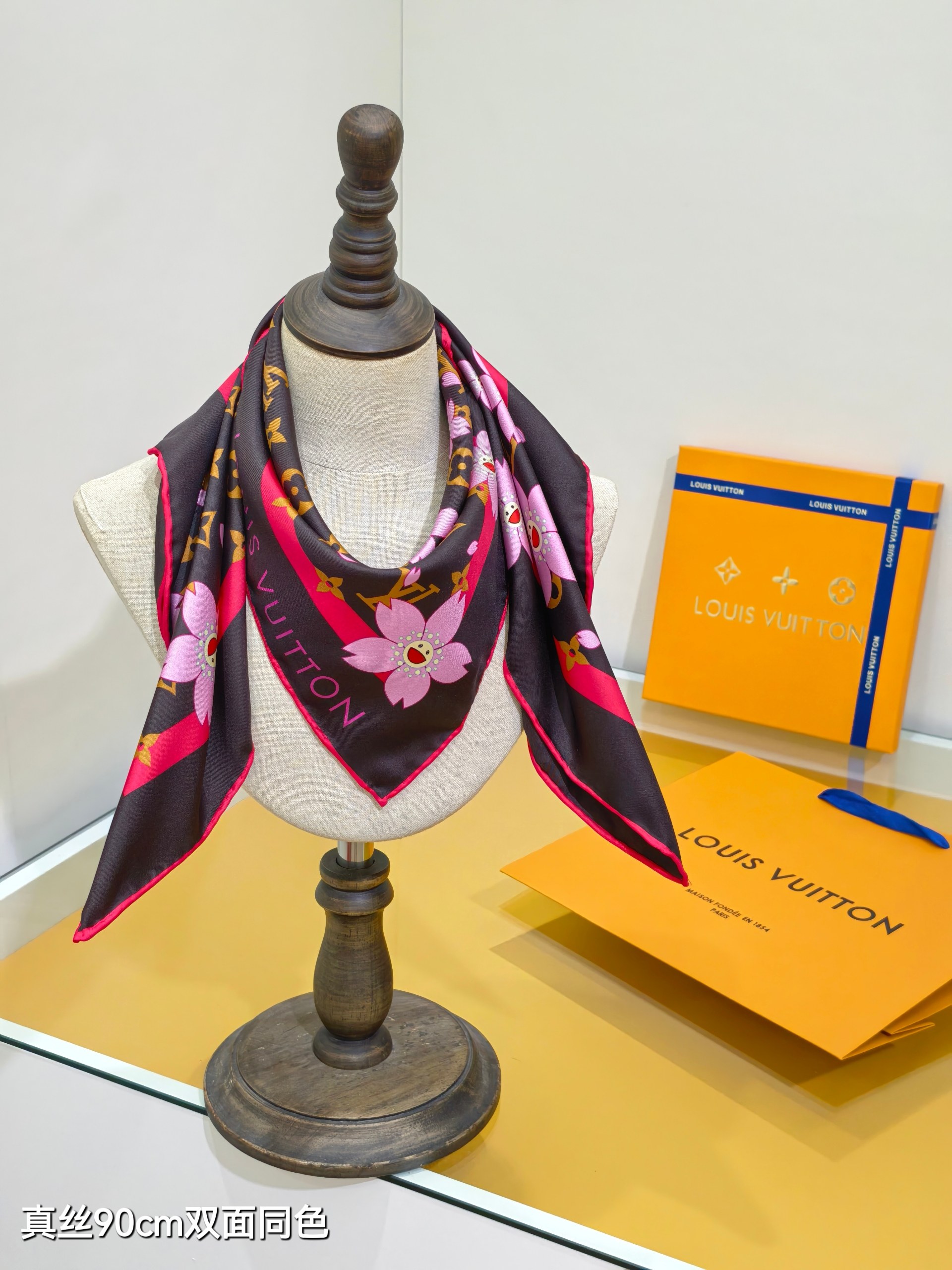 LOUIS VUITTON ルイヴィトン スカーフ 桜柄 シルク 90cm 多色展開 - 画像 6