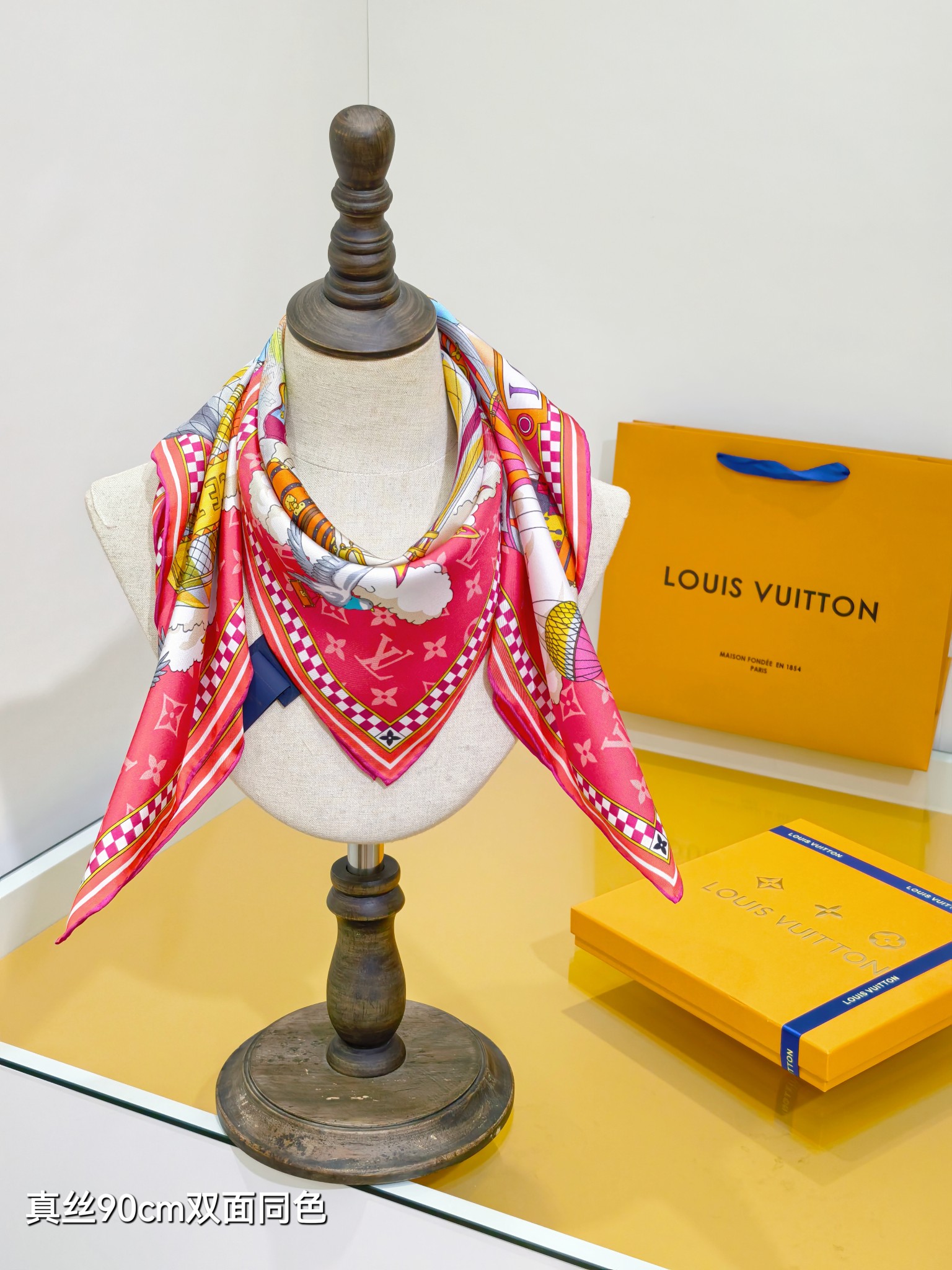 LOUIS VUITTON ルイヴィトン スカーフ 熱気球デザイン 絹 90cm 多色展開 - 画像 3