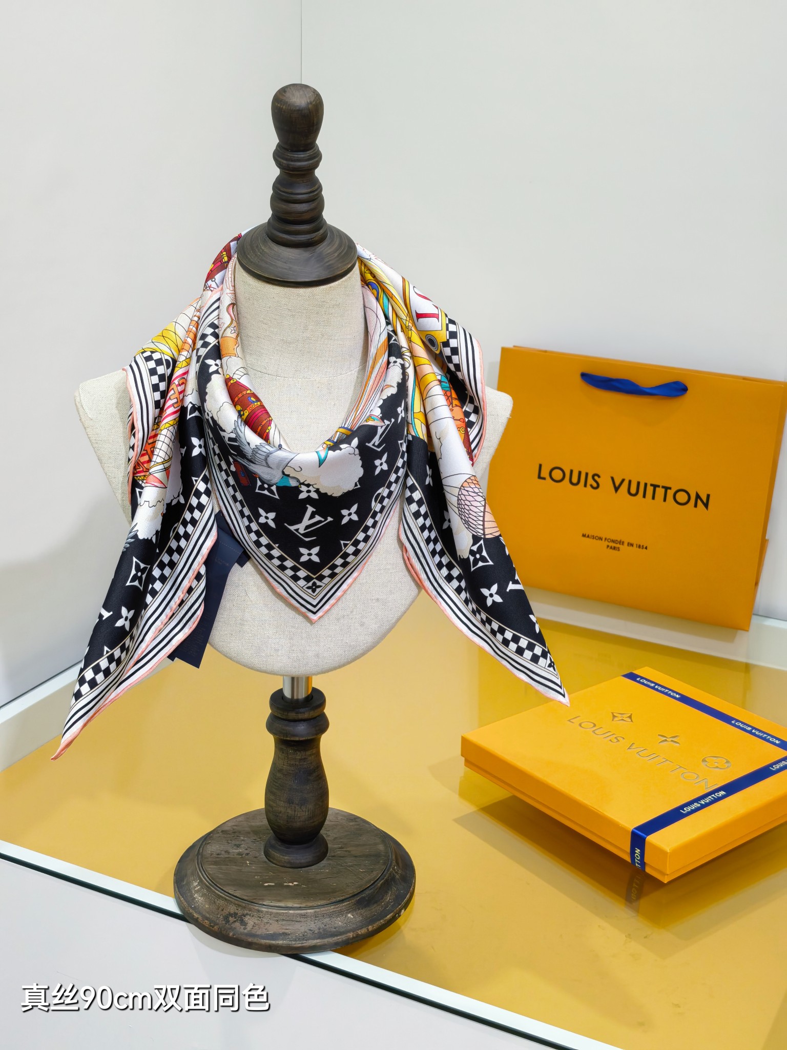 LOUIS VUITTON ルイヴィトン スカーフ 熱気球デザイン 絹 90cm 多色展開 - 画像 6