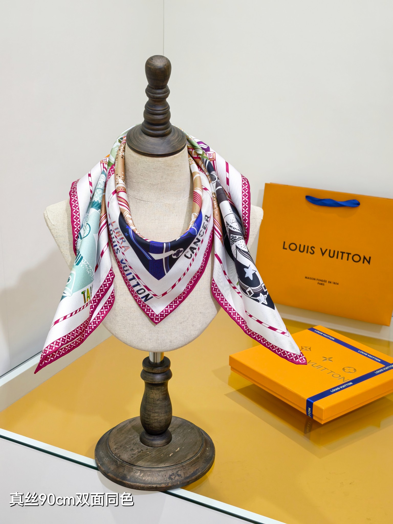 LOUISVUITTON ルイヴィトン シルクスカーフ 90cm 両面同色 多色展開 - 画像 9