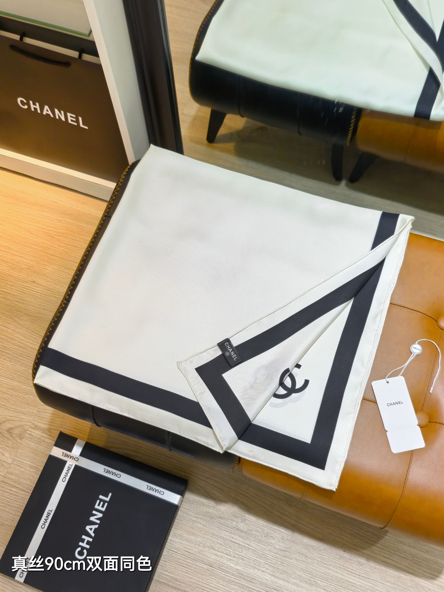 CHANEL シャネル ロゴ入りシルクスカーフ 真絲90cm双面同色 全2色 - 画像 4
