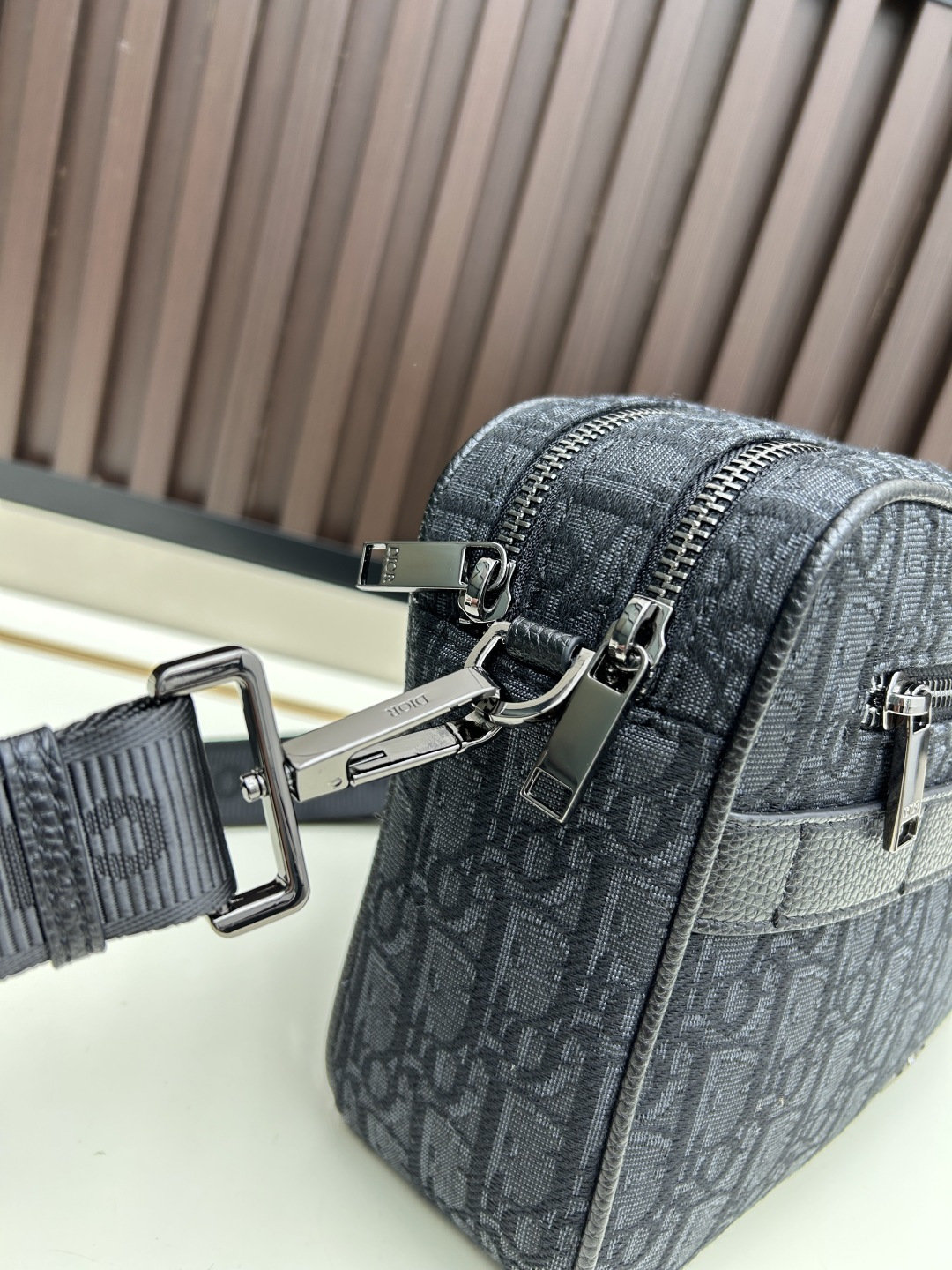 Diorディオール SAFARI メッセンジャーバッグ Dオブリーク モノグラムキャンバス 上品なショルダーバッグ レディース人気モデル 長く愛用できる定番デザイン - 画像 4