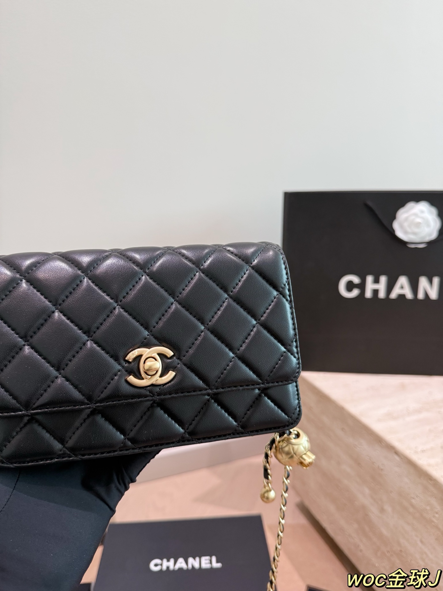 シャネルココボール  CHANEL チェーンウォレット ホイッスル型  19×11cm 💼✨ - 画像 11