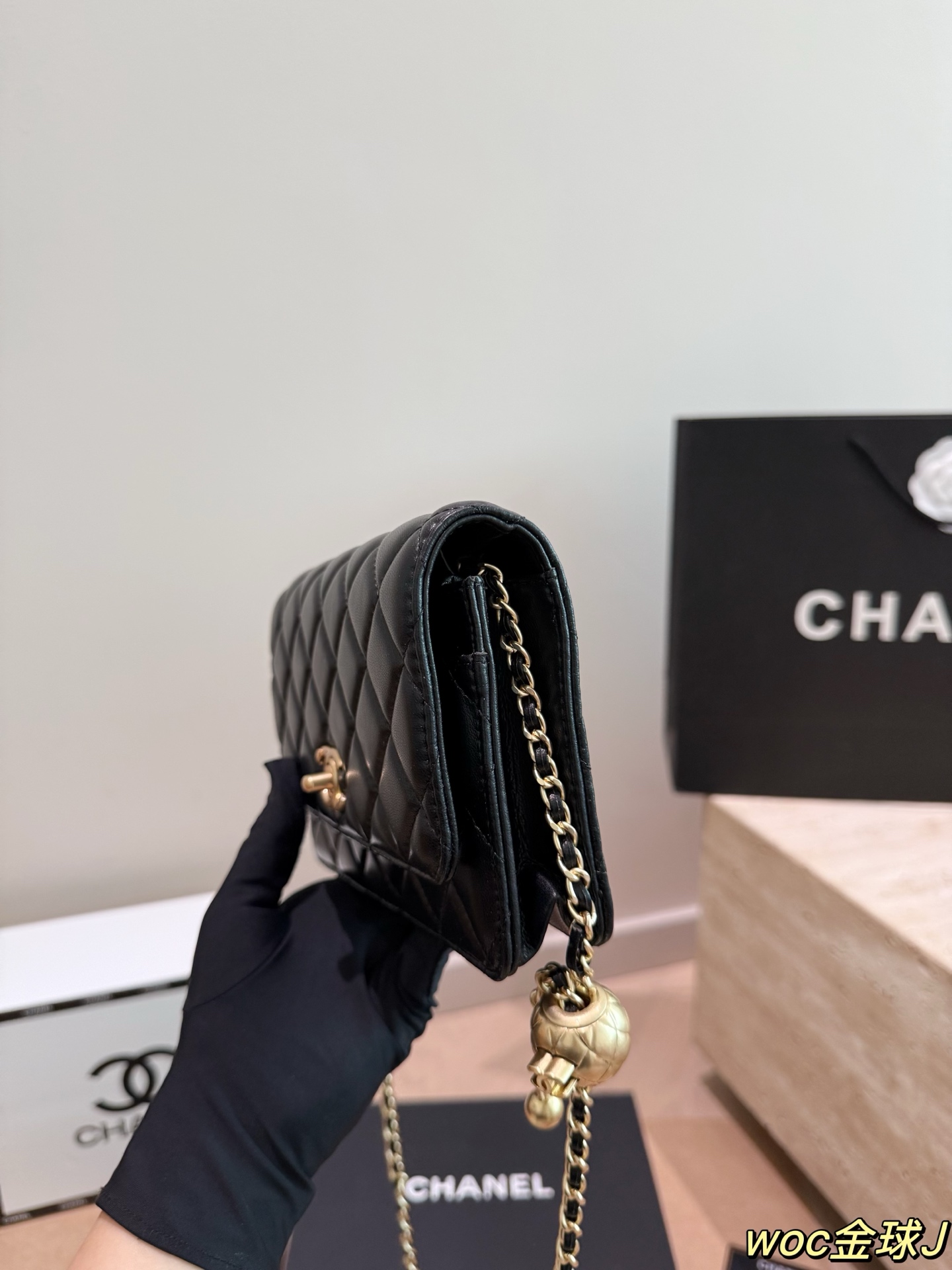 シャネルココボール  CHANEL チェーンウォレット ホイッスル型  19×11cm 💼✨ - 画像 14