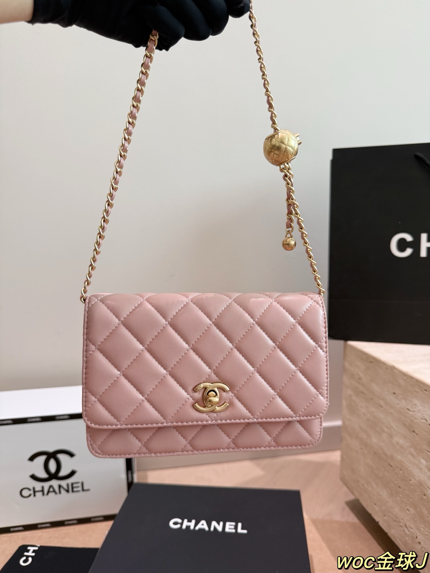 シャネルココボール  CHANEL チェーンウォレット ホイッスル型  19×11cm 💼✨ - 画像 3