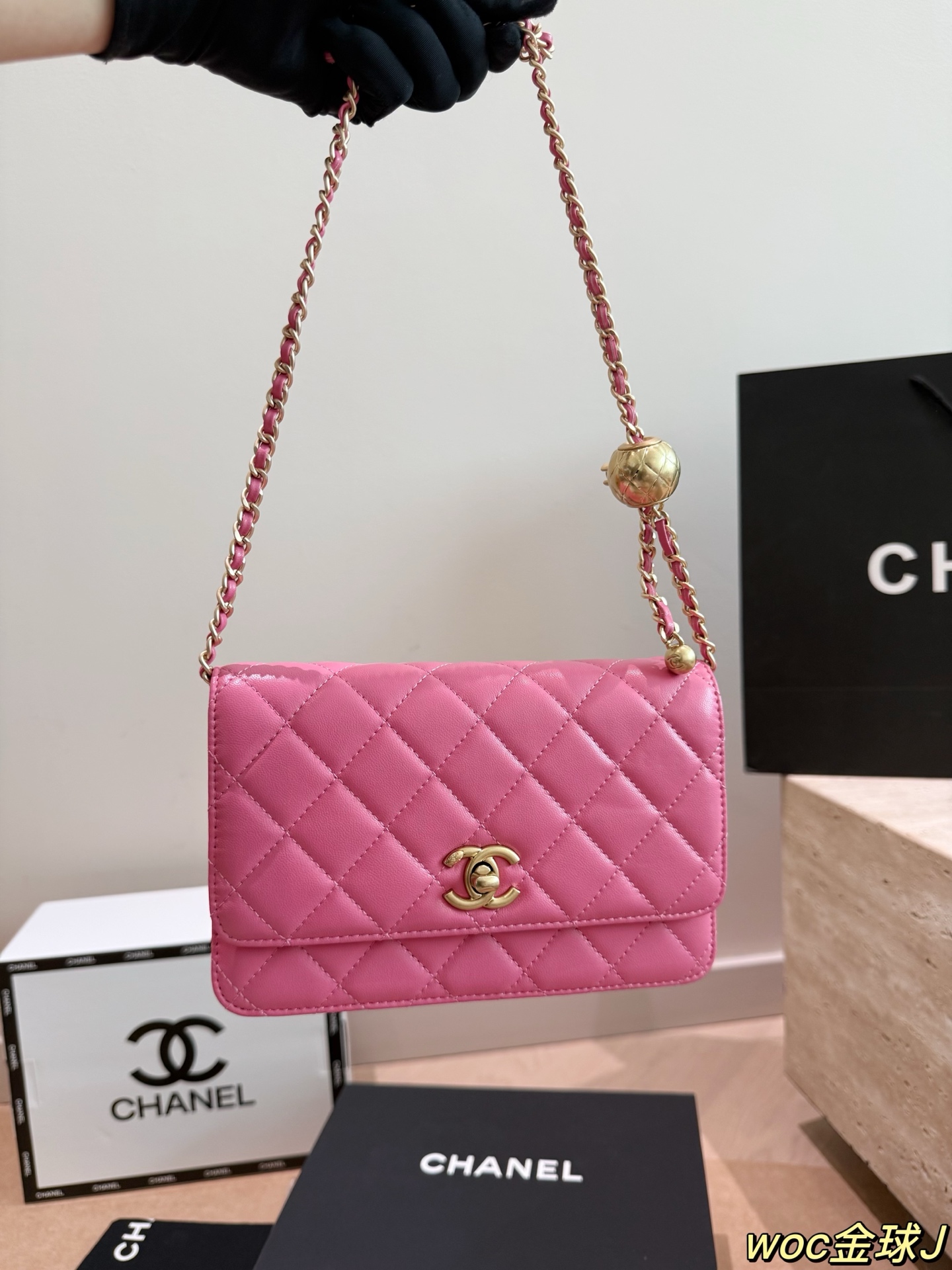 シャネルココボール  CHANEL チェーンウォレット ホイッスル型  19×11cm 💼✨ - 画像 4