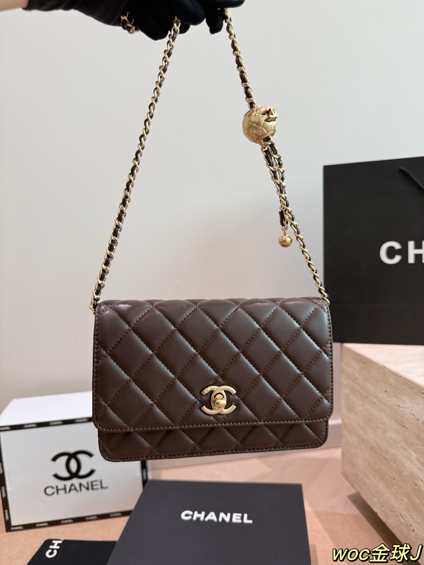 シャネルココボール  CHANEL チェーンウォレット ホイッスル型  19×11cm 💼✨ - 画像 6