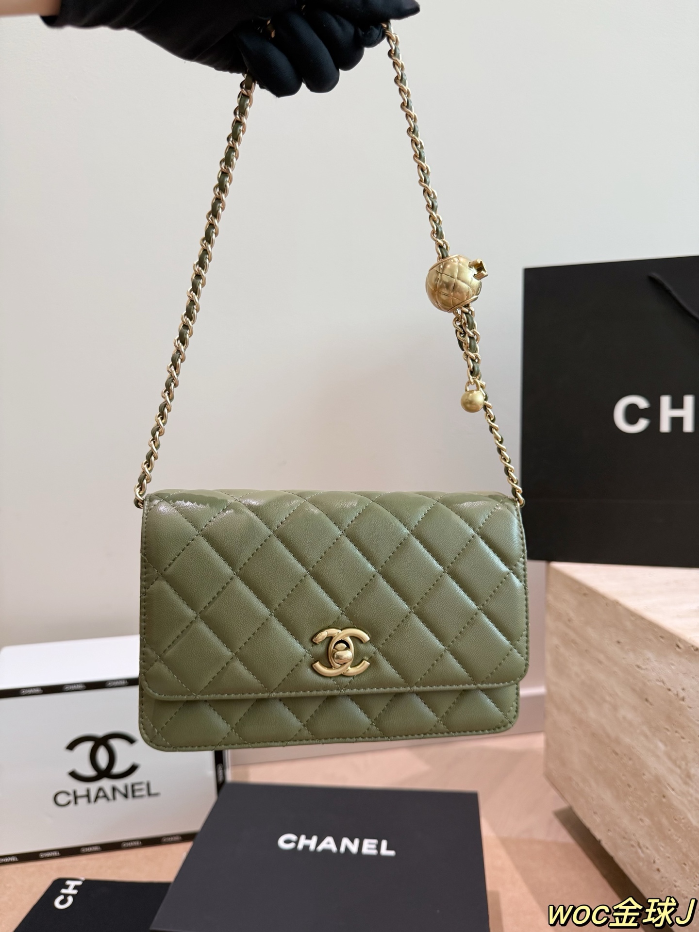 シャネルココボール  CHANEL チェーンウォレット ホイッスル型  19×11cm 💼✨ - 画像 7