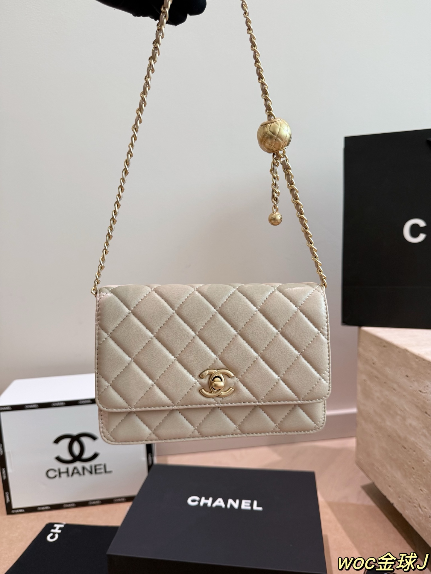 シャネルココボール  CHANEL チェーンウォレット ホイッスル型  19×11cm 💼✨ - 画像 8