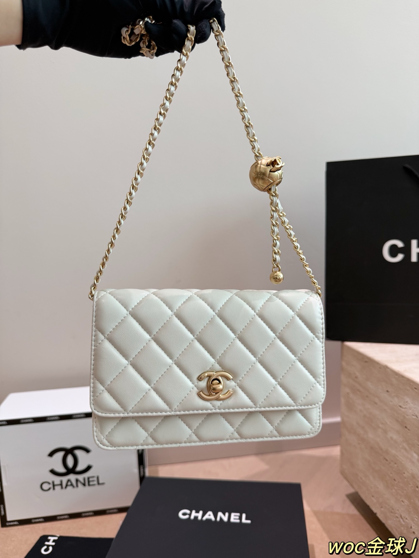シャネルココボール  CHANEL チェーンウォレット ホイッスル型  19×11cm 💼✨ - 画像 9