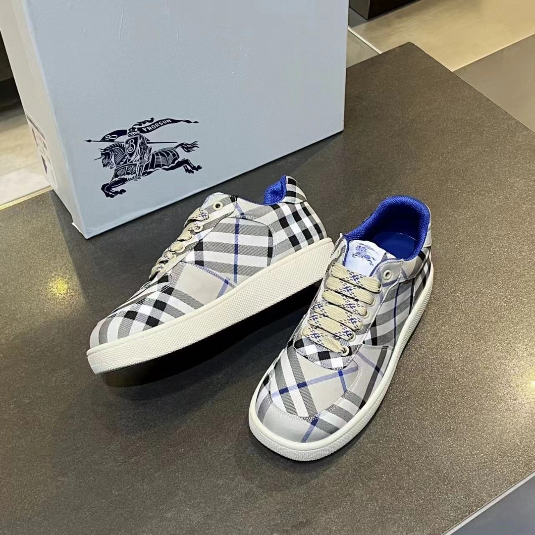 【送料込】BURBERRY チェック テラススニーカー ローカット チェック テラススニーカー (サンド) - メンズ | Burberry®公式
