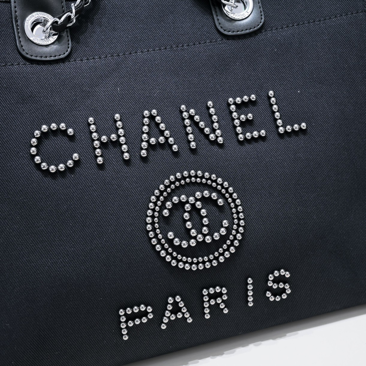 【上品なパールが輝く＊】CHANEL ショルダーバッグ パールが高級感溢れる】シャネル チェーンウォレット (CHANEL
