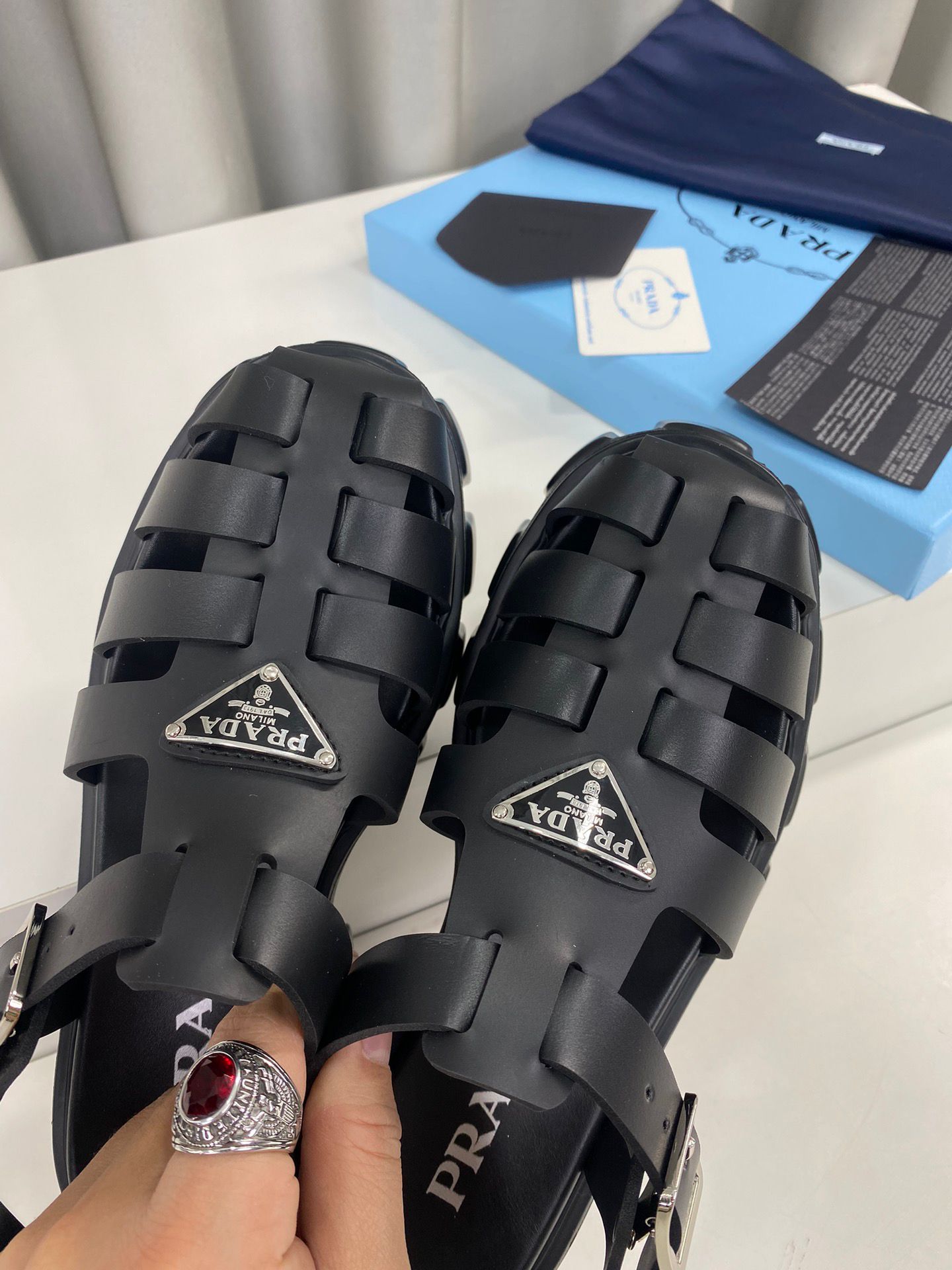 プラダ　PRADA　箱付　モノリス　サンダル　厚底　ブラック　芸能人着用 新品そっくりさん⭐プラダPRADA モノリス ラバー