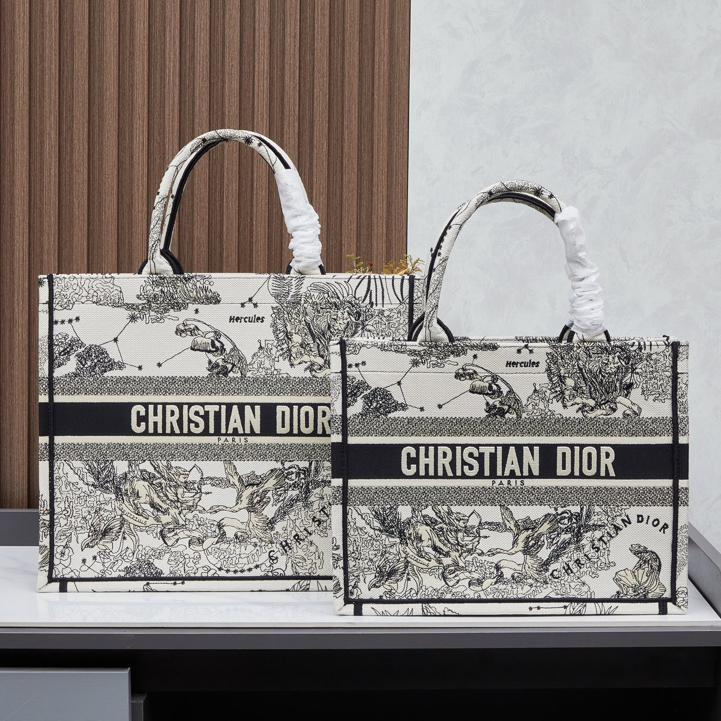 ディオール人気バッグ　 Dior　ブックトート　Book Tote　トートバッグ　ミディアム/ラージ　刺繍　レディースバッグ　キャンバス ナチュラル　ブラック