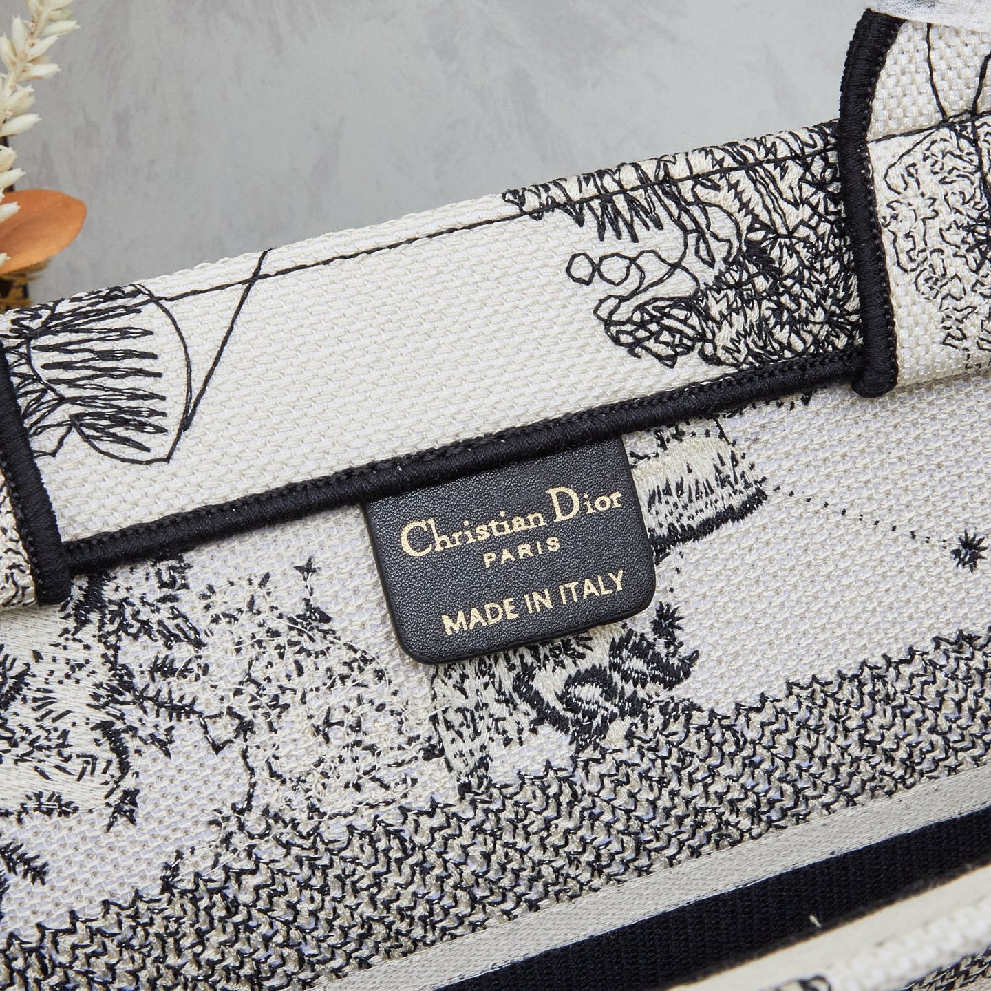 【出会えた一点物】DIOR シーズンブックトットミディアム 出会えた一点物】DIOR シーズンブックトットミディアム (Dior