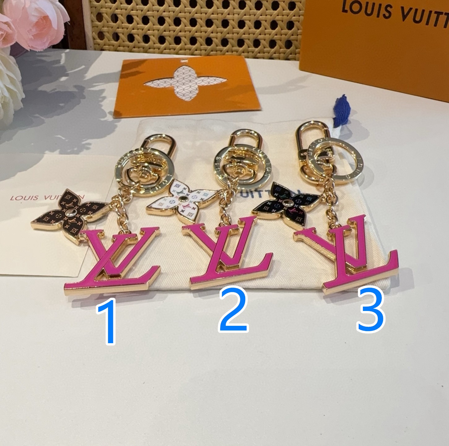 かわいい　Louis Vuitton× 村上隆　ルイヴィトン　キーホルダー　LVスーパーフラット　モノグラム key ring