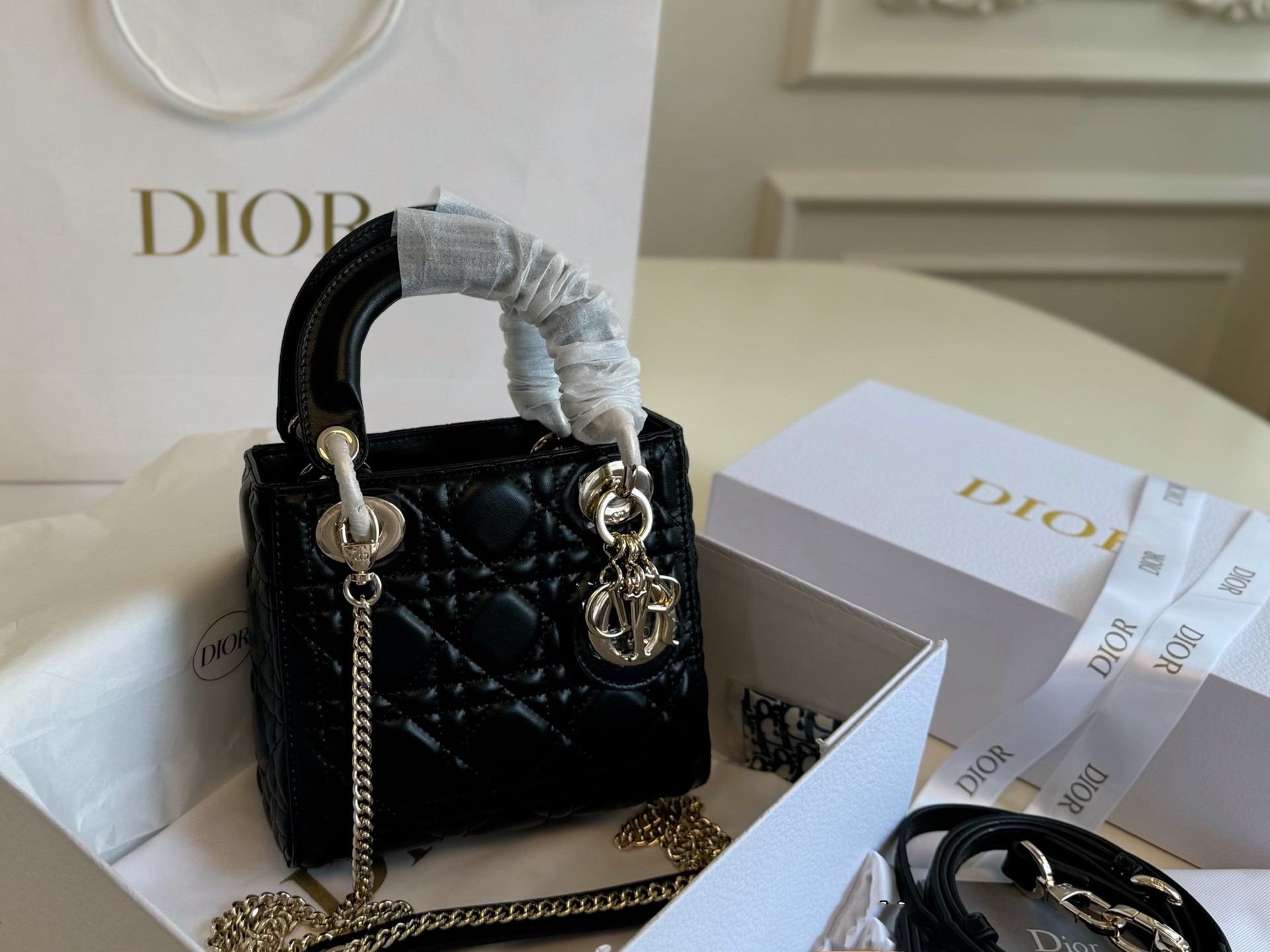 ☆Dior☆入手困難☆上品 LADY DIORショルダー&ハンドMINI BAG☆ Dior Lady Dior mini grey | eBay