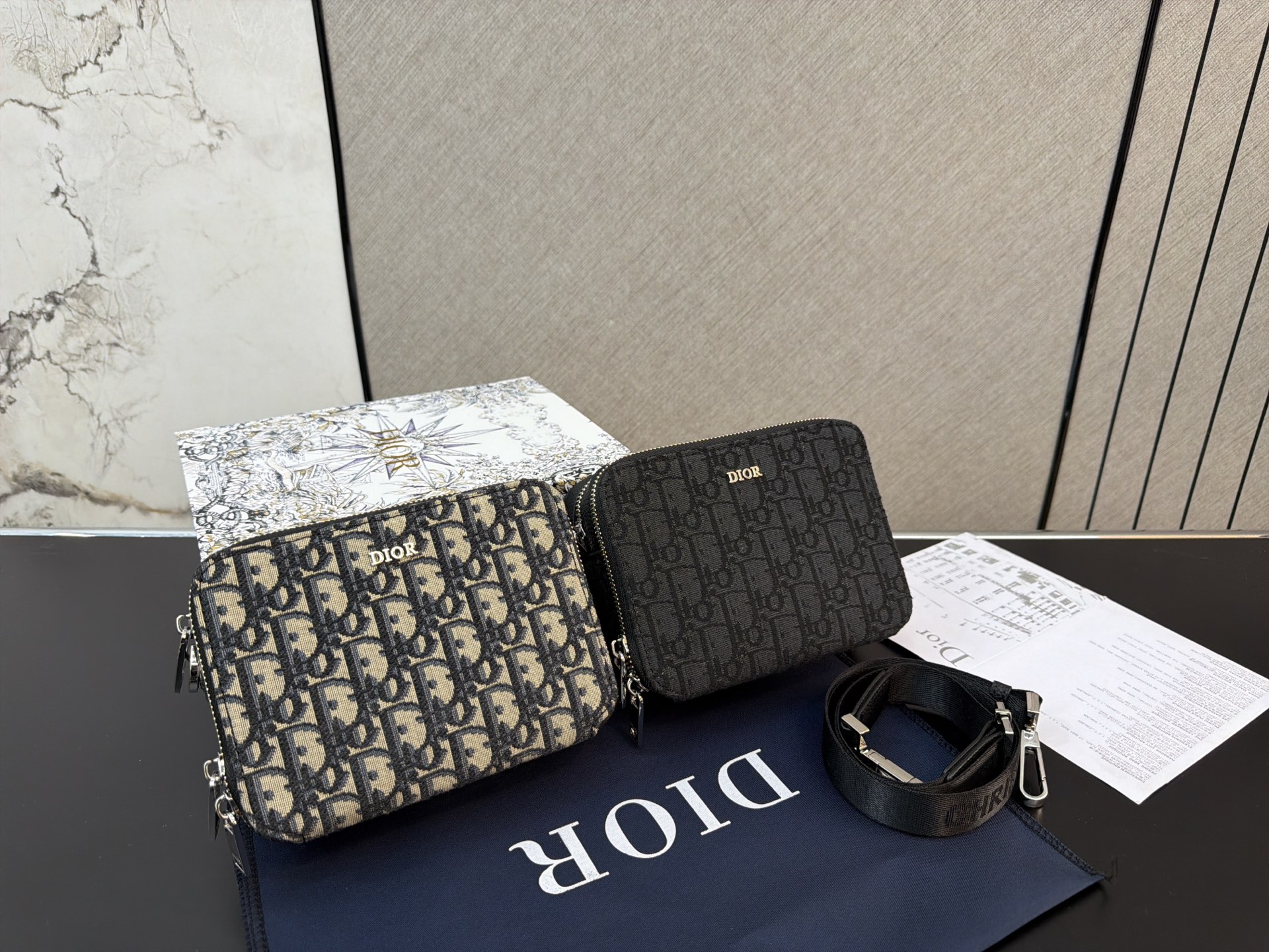 Diorディオール オブリーク ジャカード ストラップ付き ジップポーチ ショルダーバッグ モノグラムキャンバス 上品なデザイン レディースに人気の定番モデル - 画像 2