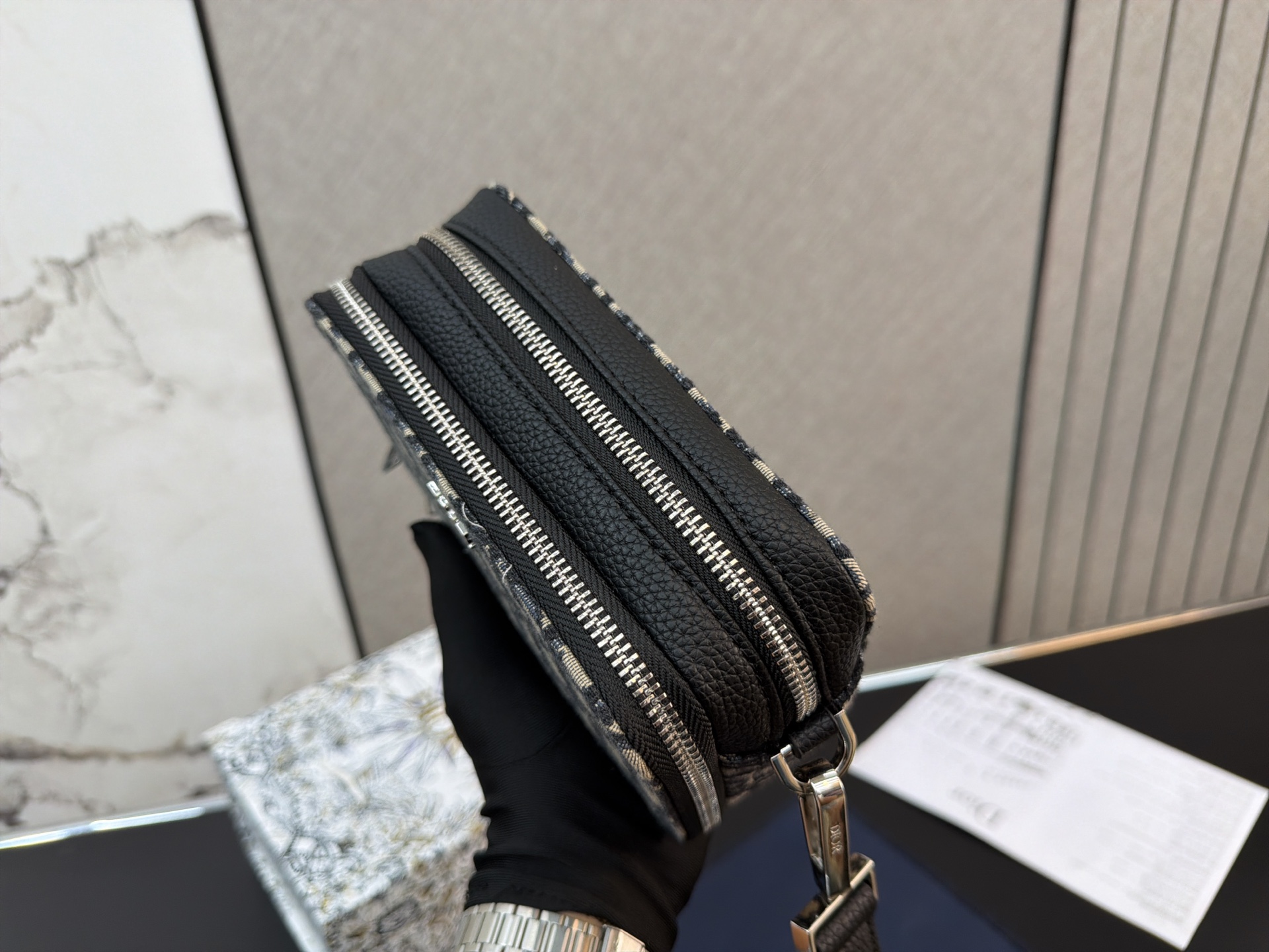 Diorディオール オブリーク ジャカード ストラップ付き ジップポーチ ショルダーバッグ モノグラムキャンバス 上品なデザイン レディースに人気の定番モデル - 画像 7