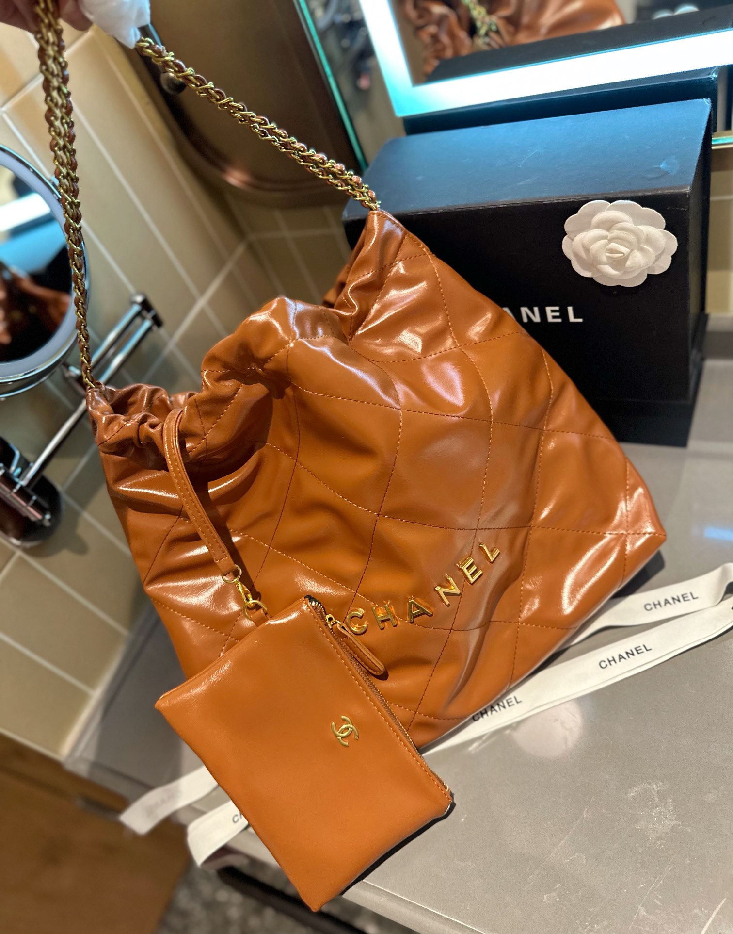 【使い勝手抜群♡シンプル】CHANEL スモールトートバッグ カジュアルで華やか♪【CHANEL】スモールショッピングバッグ