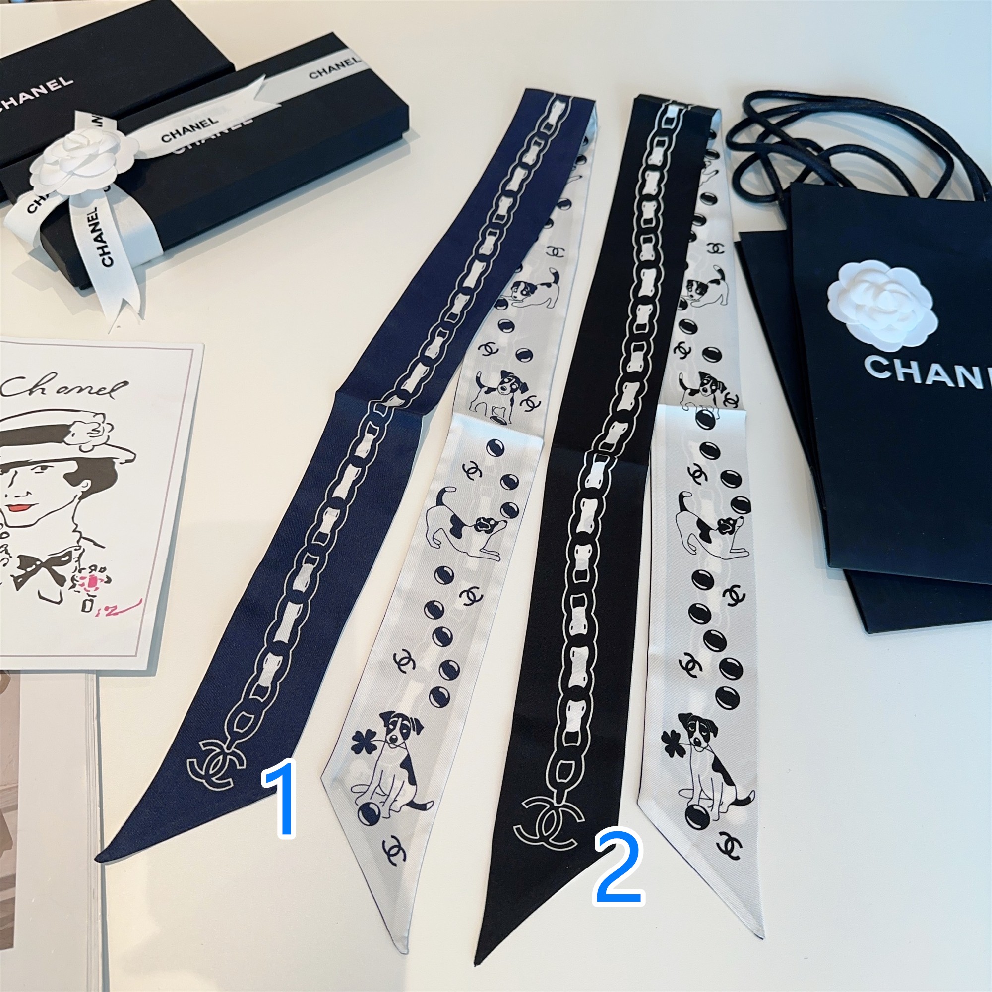 美品　シャネル　CHANEL♡合わせやすい　細長スカーフ　ツイリー　レディース　多用途スカーフ　ヘアバンド　犬 DOG　2色