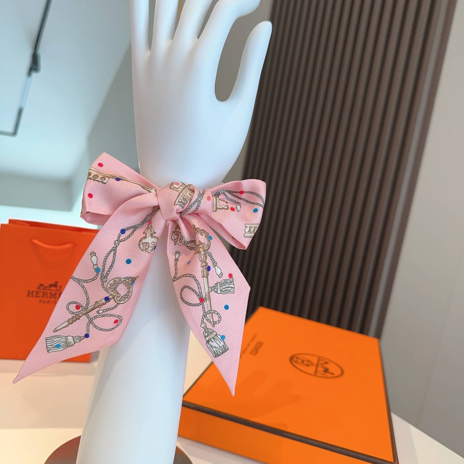 HERMS エルメス バケルスカーフ キー柄 シルク 2色展開 - 画像 5