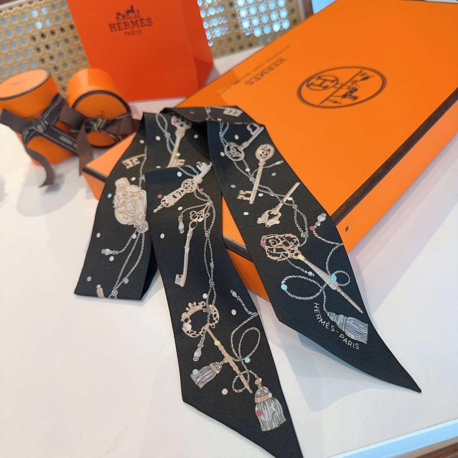 HERMS エルメス バケルスカーフ キー柄 シルク 2色展開 - 画像 9