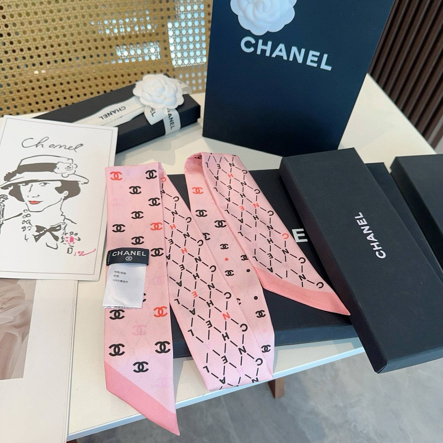 CHANEL シャネル ロゴ柄 ネックタイスカーフ 四葉草 アルファベット柄 2色 - 画像 3