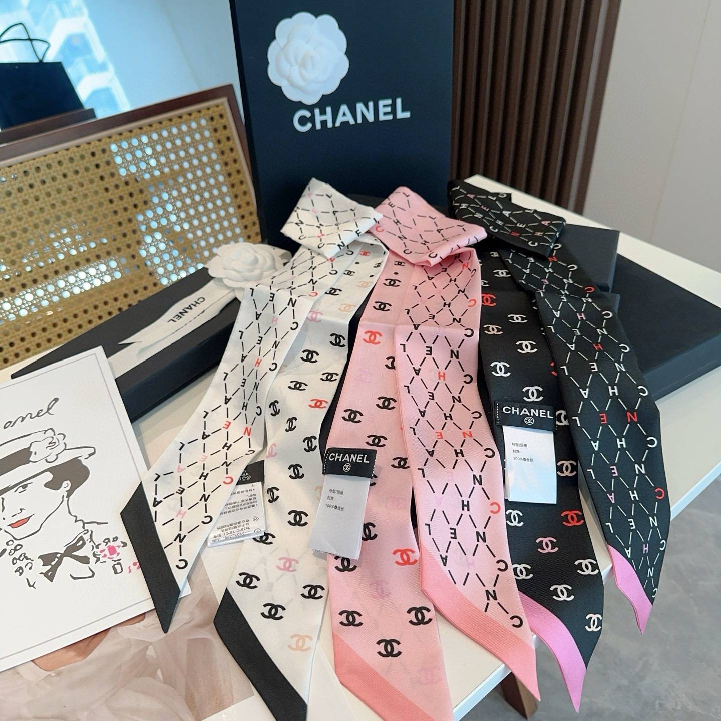 CHANEL シャネル ロゴ柄 ネックタイスカーフ 四葉草 アルファベット柄 2色 - 画像 11