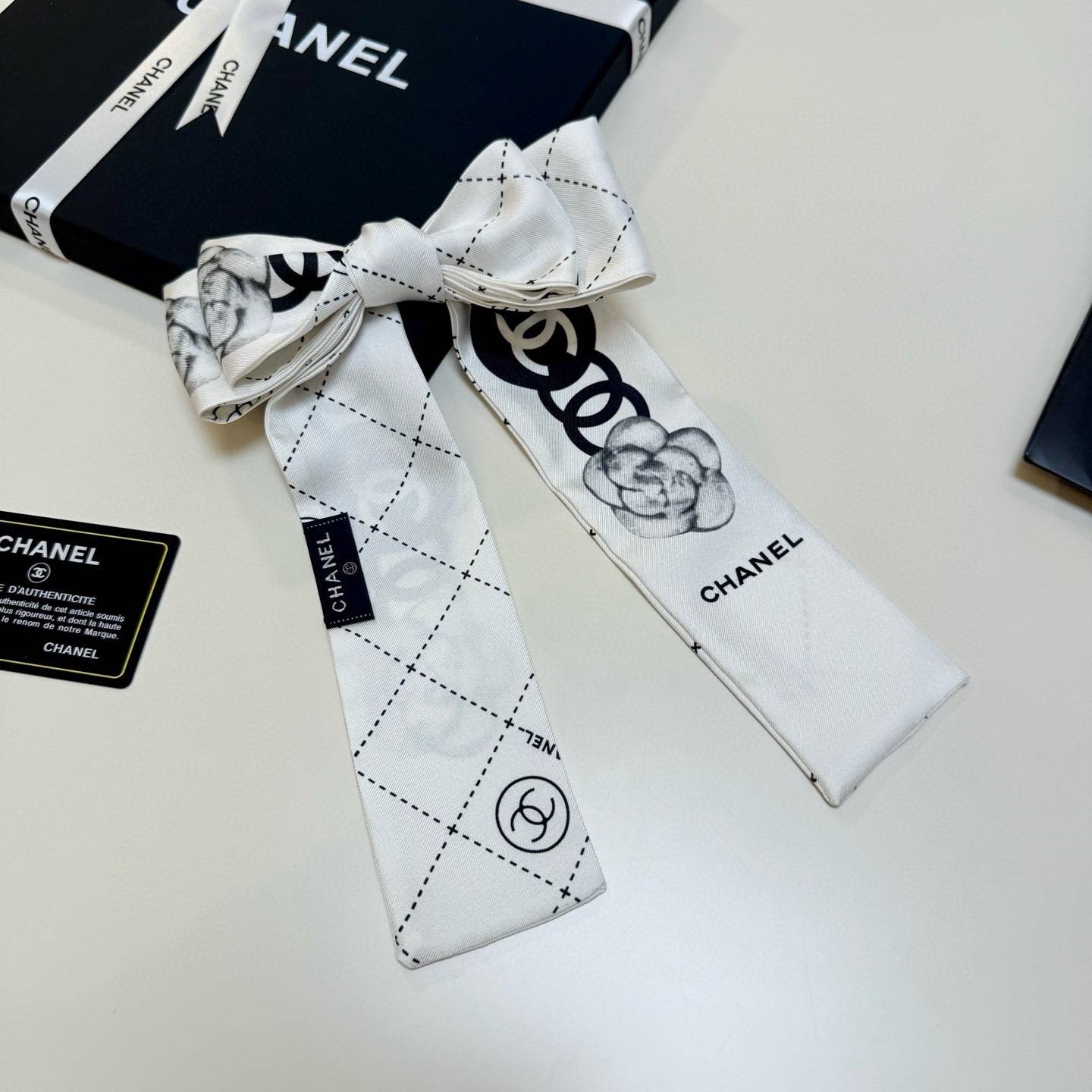 CHANEL シャネル ロゴ柄 ネックタイスカーフ 四葉草 アルファベット柄 2色 - 画像 12
