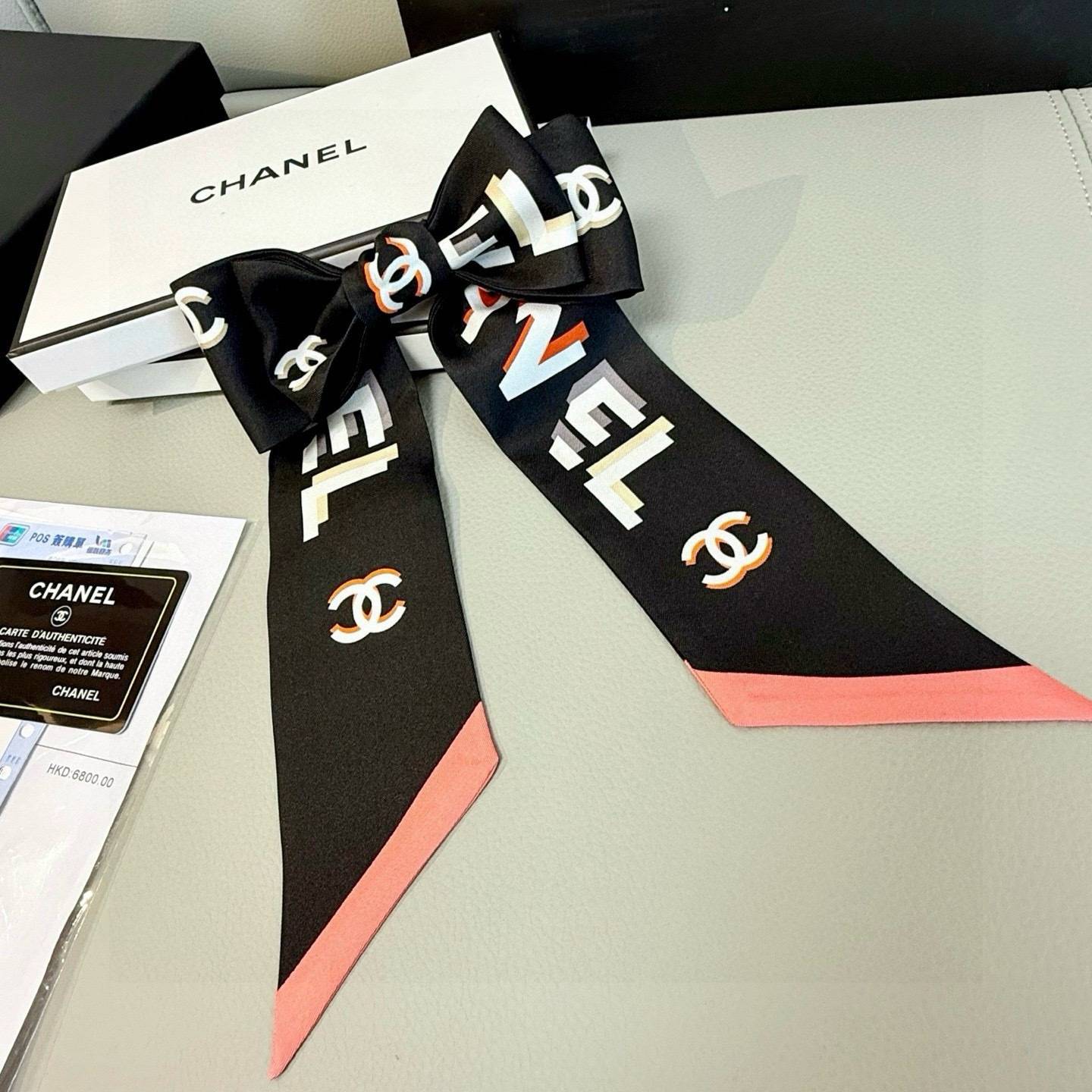 CHANEL シャネル ロゴ柄 シルク調 ロングスカーフ ベージュ ブラック - 画像 3