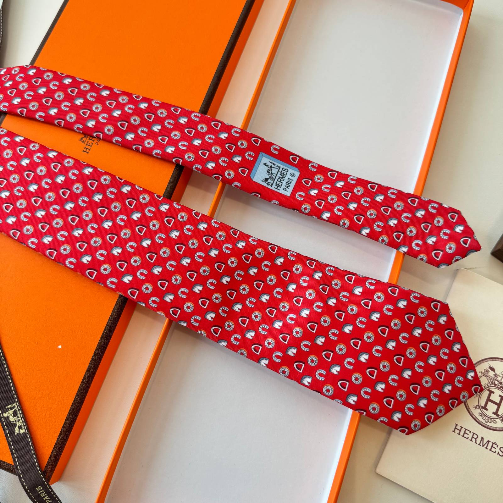 HERMES エルメス Fer H Cheval ネクタイ レッド 馬車柄 - 画像 4