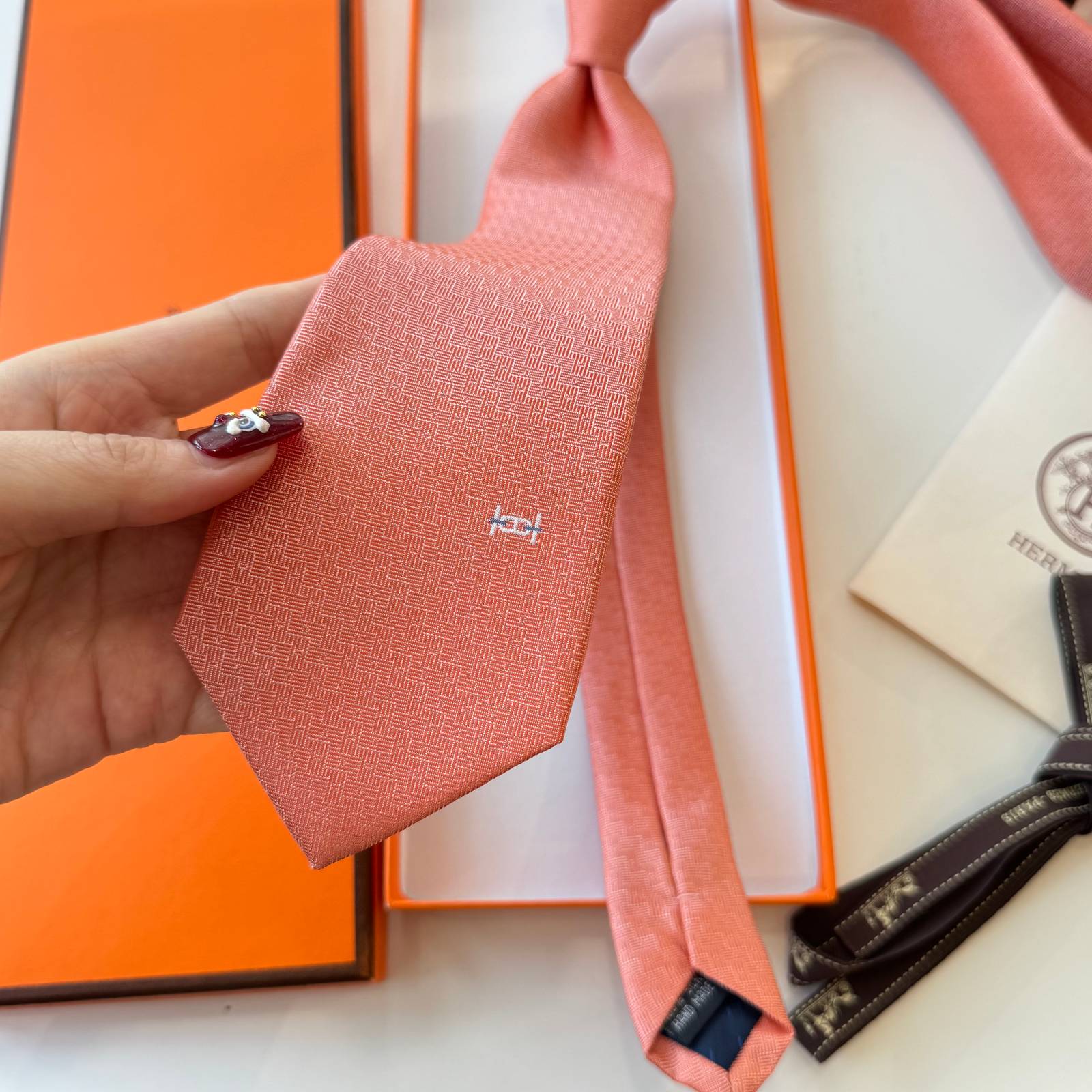 HERMES エルメス ネクタイ シルク Hロゴ 細柄 多色展開 - 画像 2