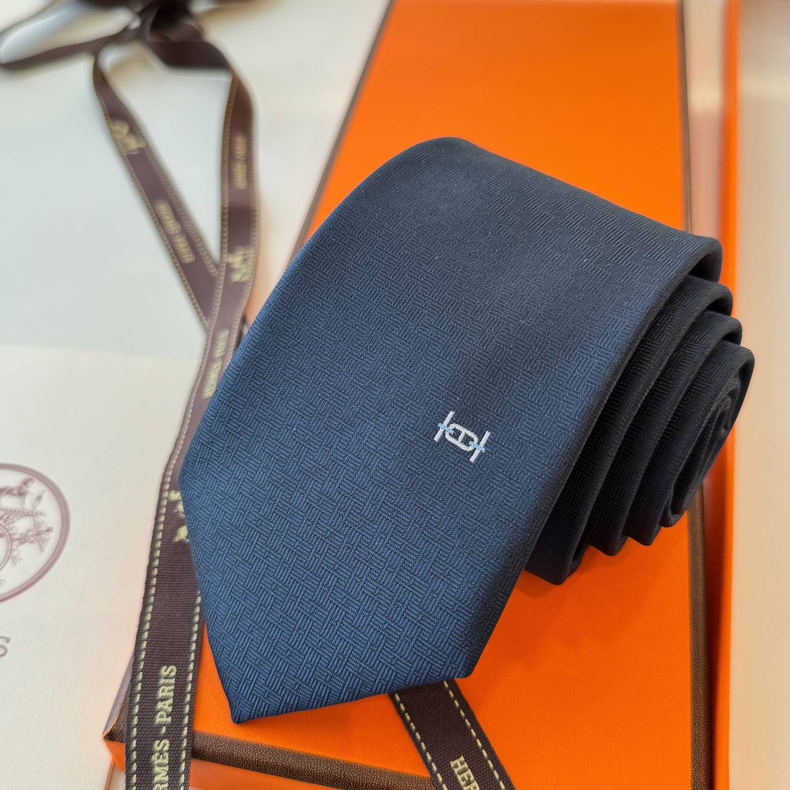 HERMES エルメス ネクタイ シルク Hロゴ 細柄 多色展開 - 画像 7