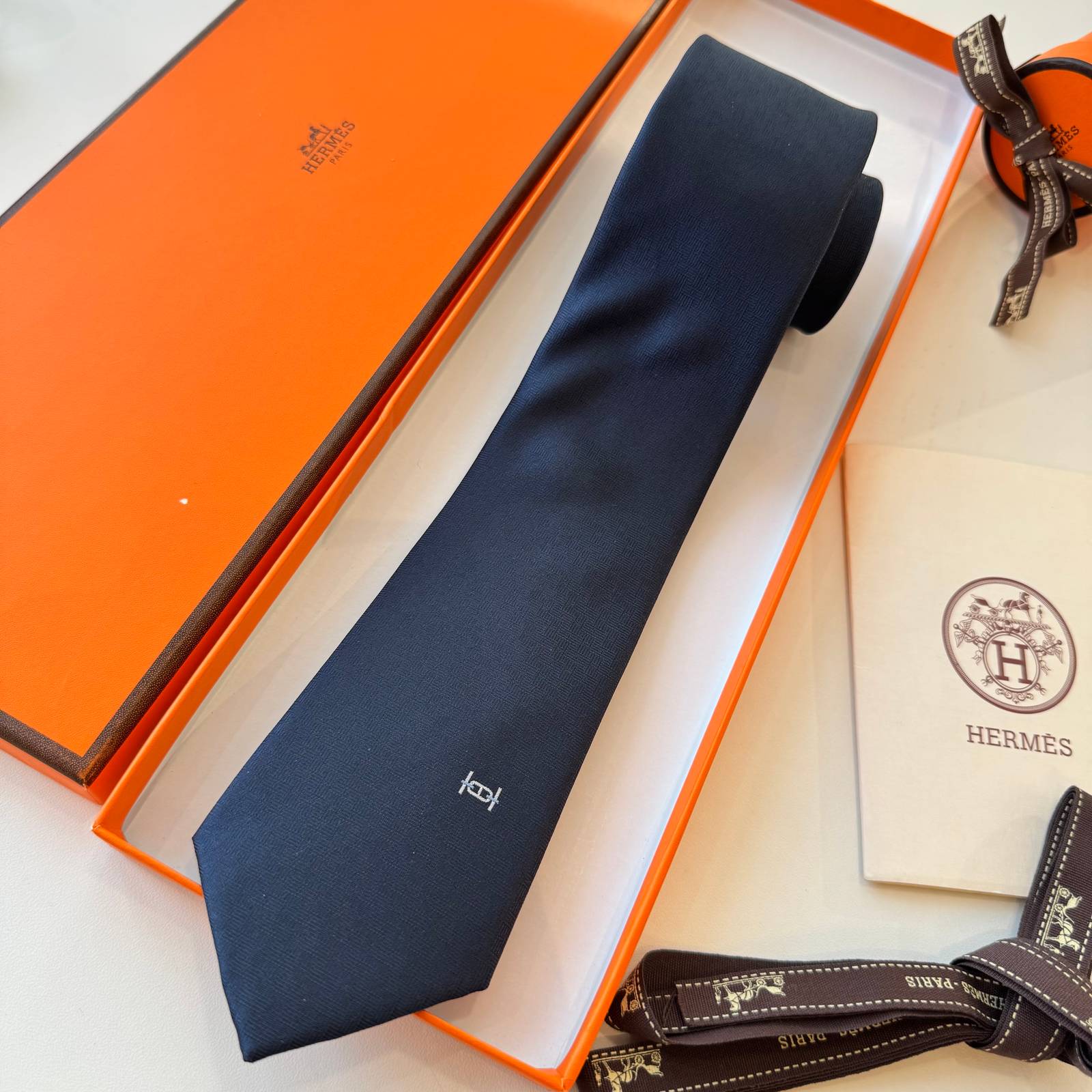 HERMES エルメス ネクタイ シルク Hロゴ 細柄 多色展開 - 画像 9