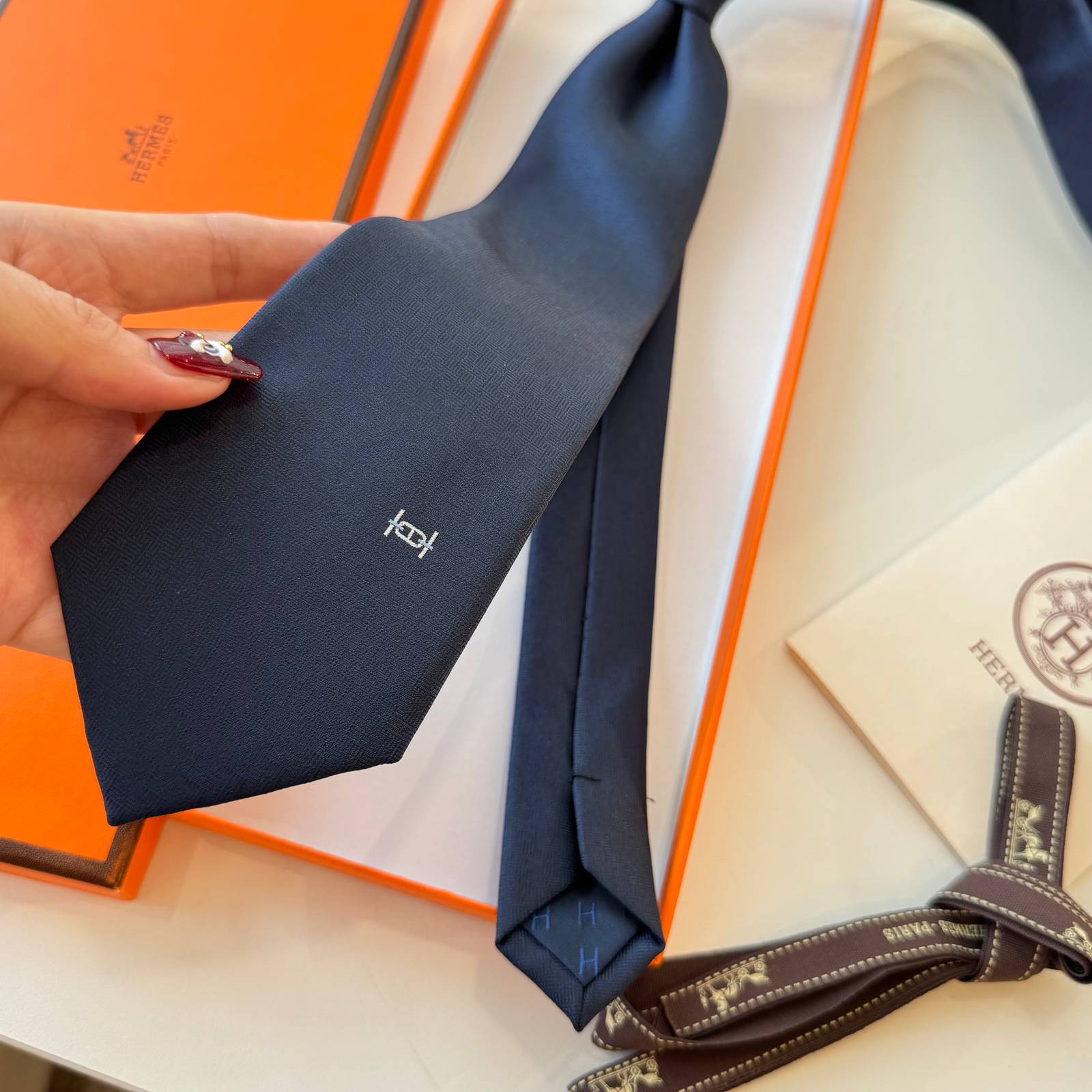HERMES エルメス ネクタイ シルク Hロゴ 細柄 多色展開 - 画像 10