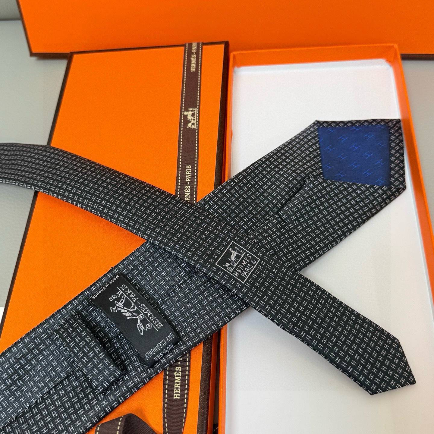 HERMES エルメス ネクタイ Hマーク柄 シルク 濃紺 - 画像 4