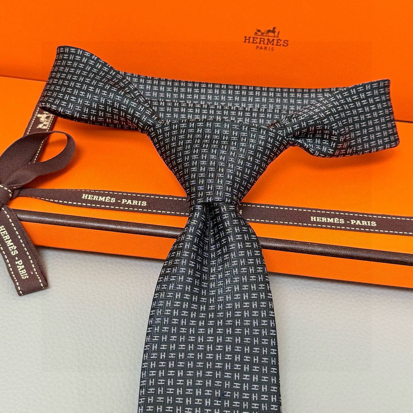 HERMES エルメス ネクタイ Hマーク柄 シルク 濃紺 - 画像 7
