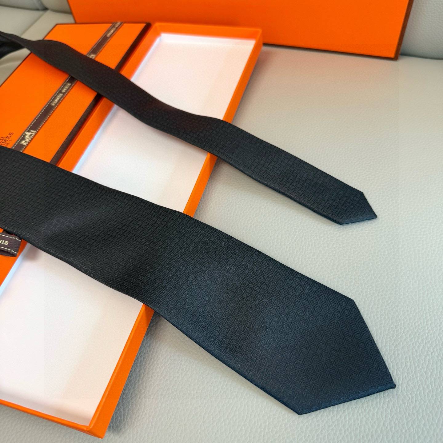 HERMES エルメス ネクタイ 100シルク 幾何学柄 ネイビー - 画像 3