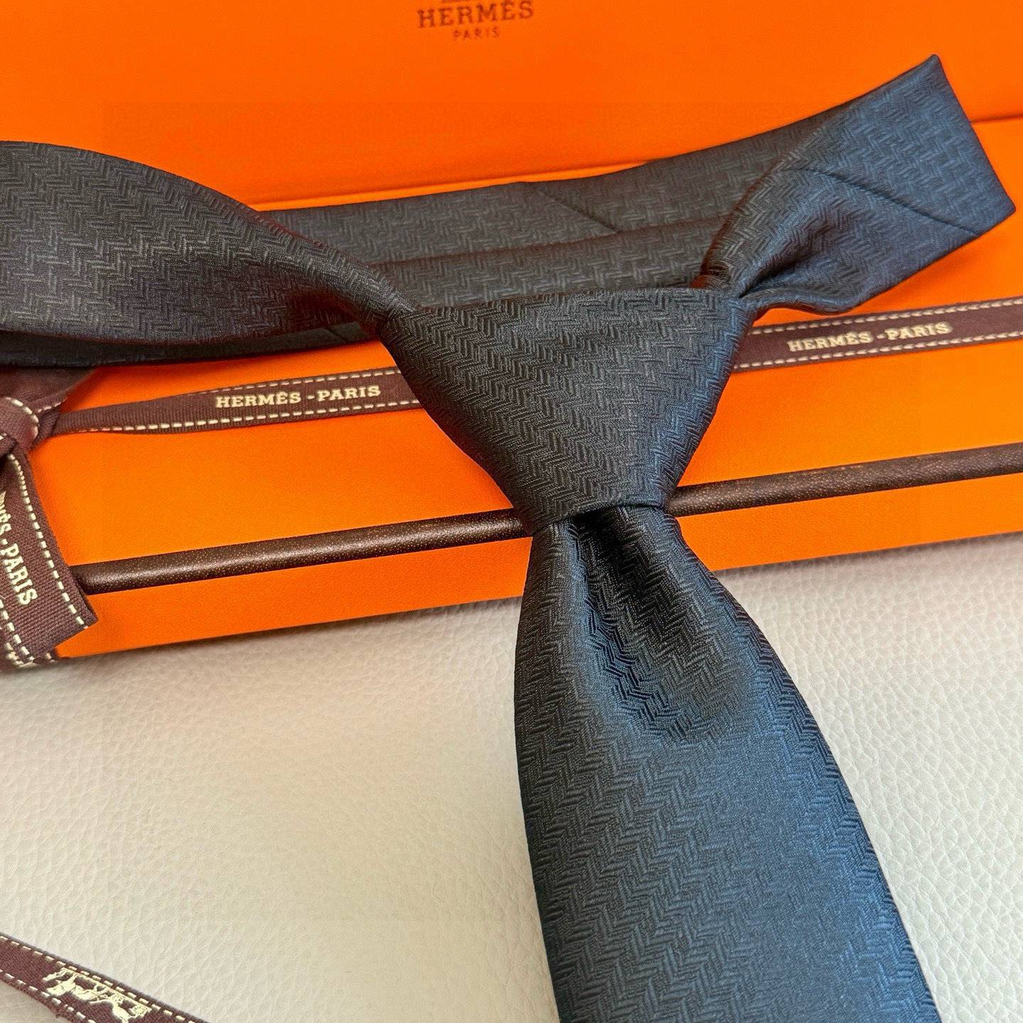 HERMES エルメス ネクタイ 100シルク 幾何学柄 ネイビー - 画像 6